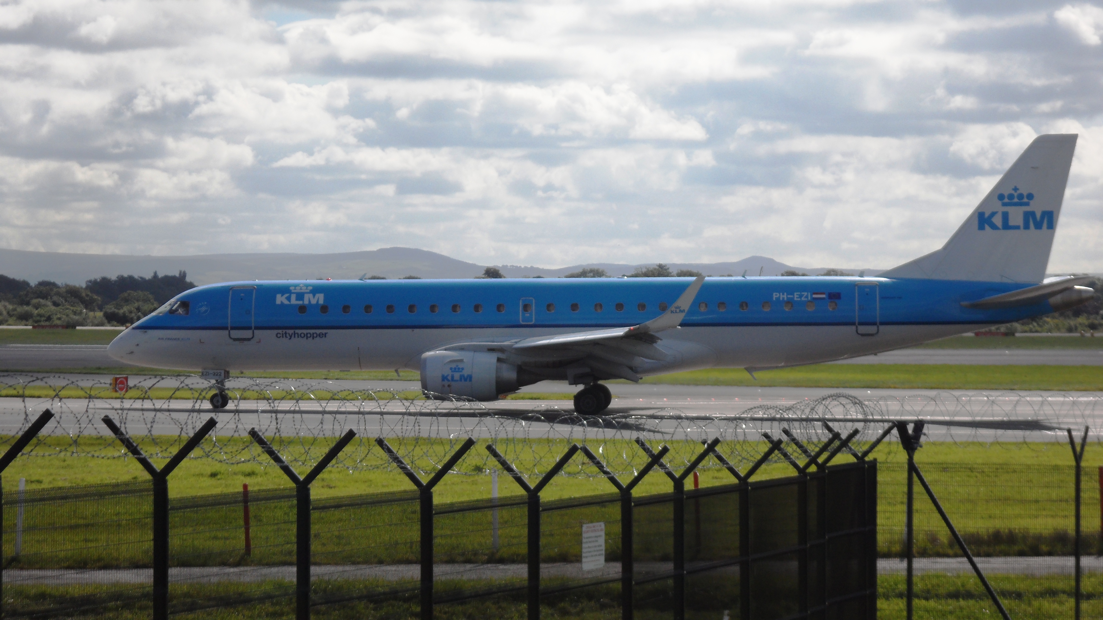 PH-EZI/PHEZI KLM Cityhopper Embraer ERJ-190STD Photo by RJflyer - AVSpotters.com