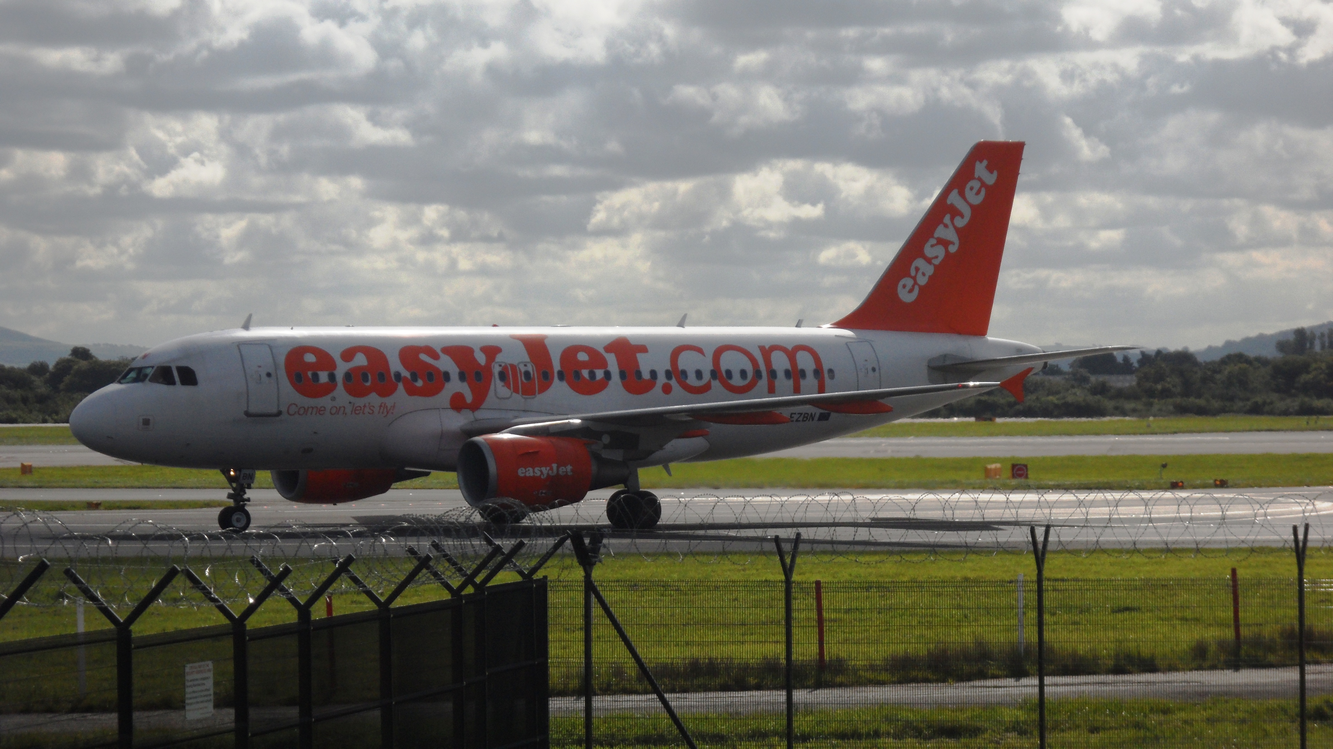 G-EZBN/GEZBN easyJet Airbus A319-111 Photo by RJflyer - AVSpotters.com