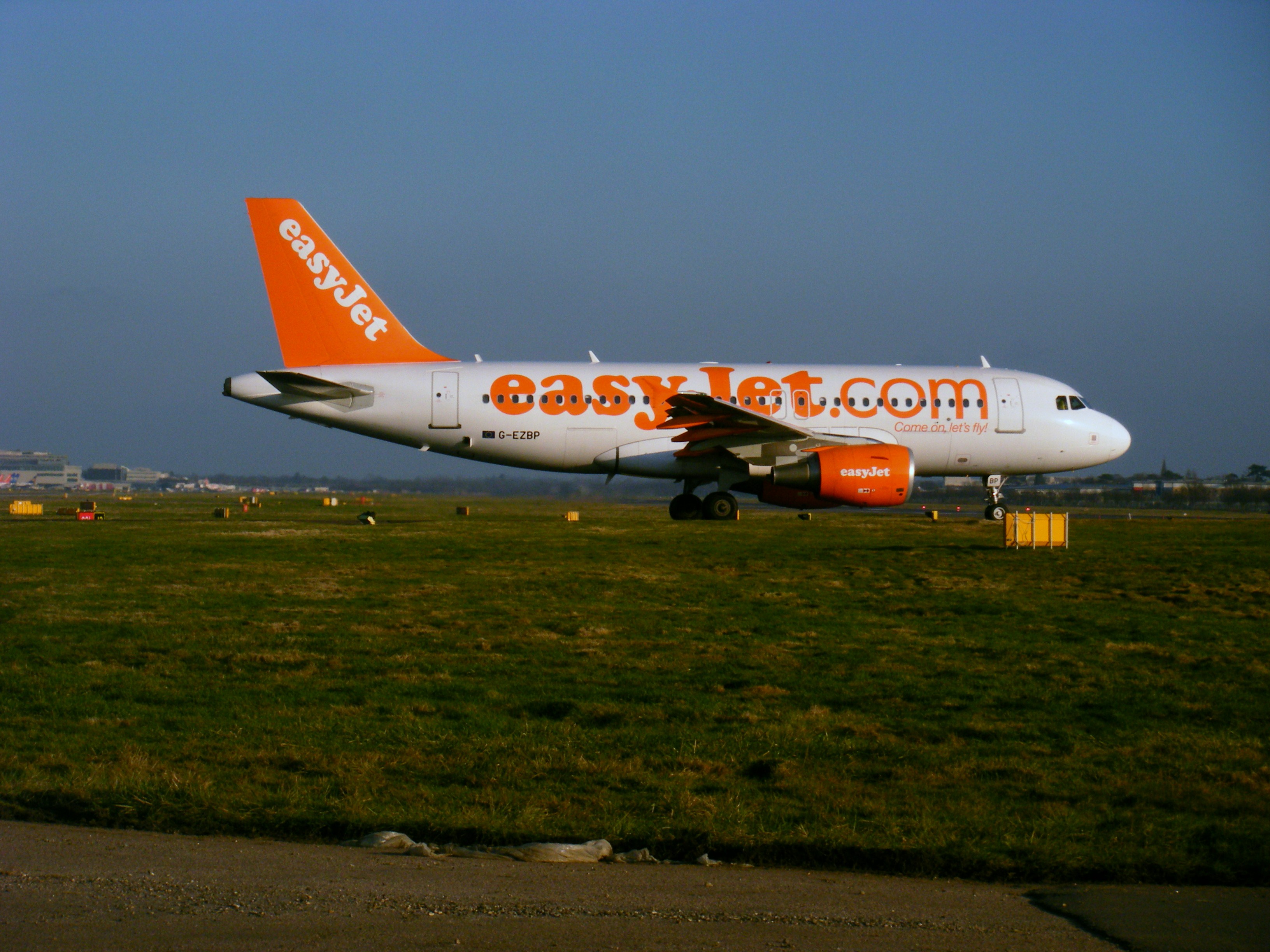 G-EZBP/GEZBP easyJet Airbus A319-111 Photo by RJflyer - AVSpotters.com