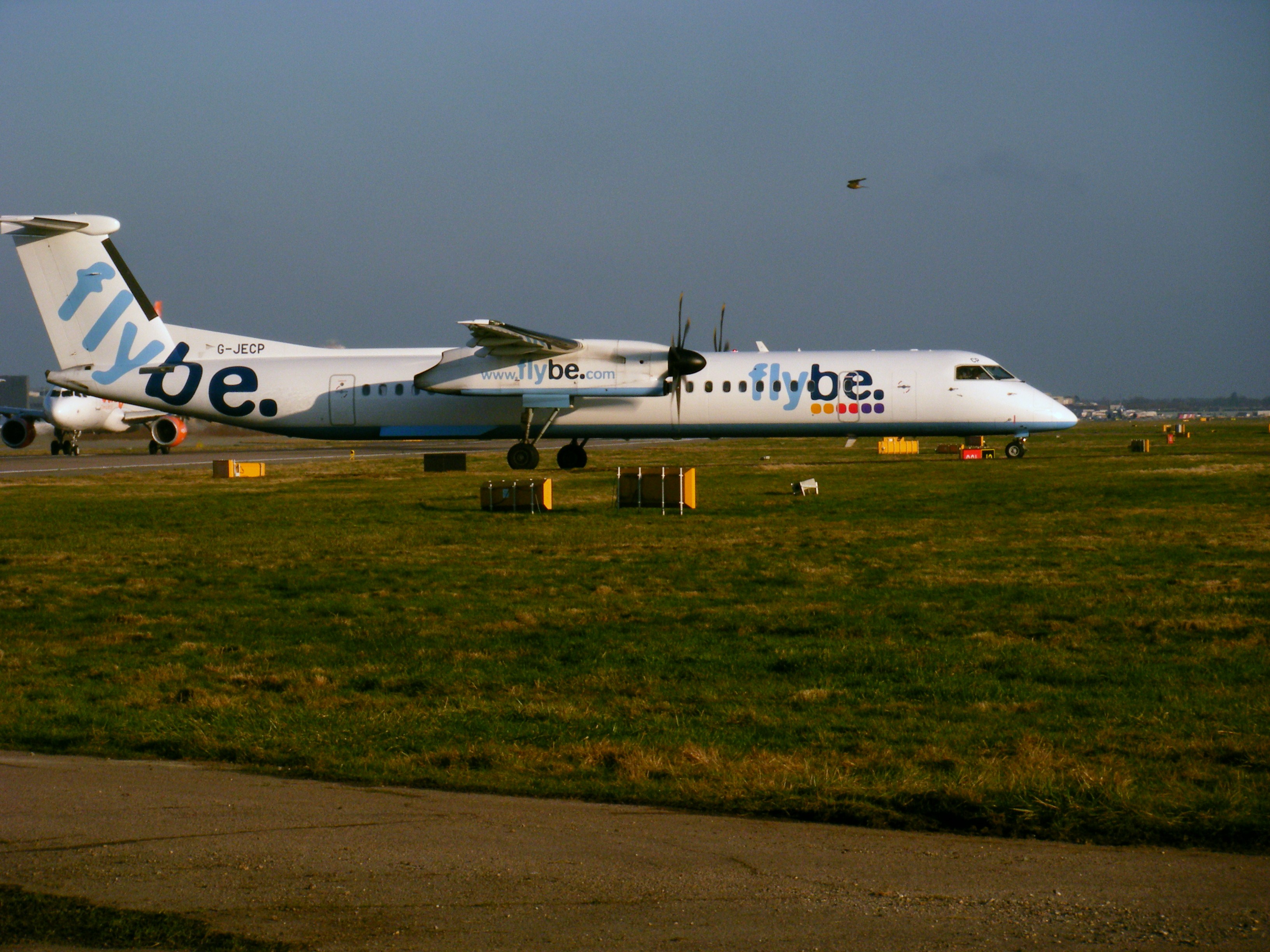 G-JECP/GJECP FlyBe Bombardier DHC-8-402 Photo by RJflyer - AVSpotters.com