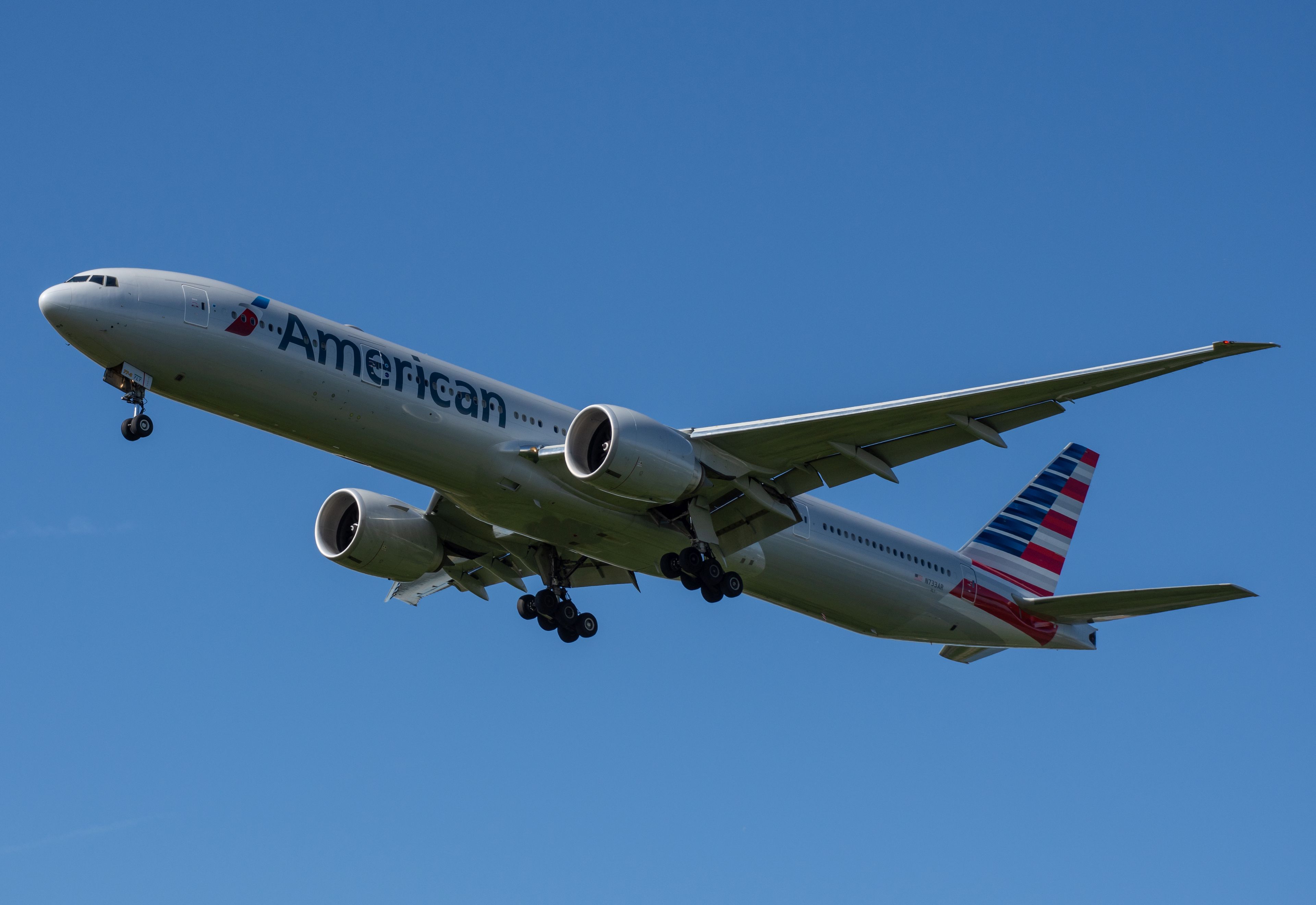 N733AR/N733AR American Airlines Boeing 777-323ER Photo by Ayronautica - AVSpotters.com