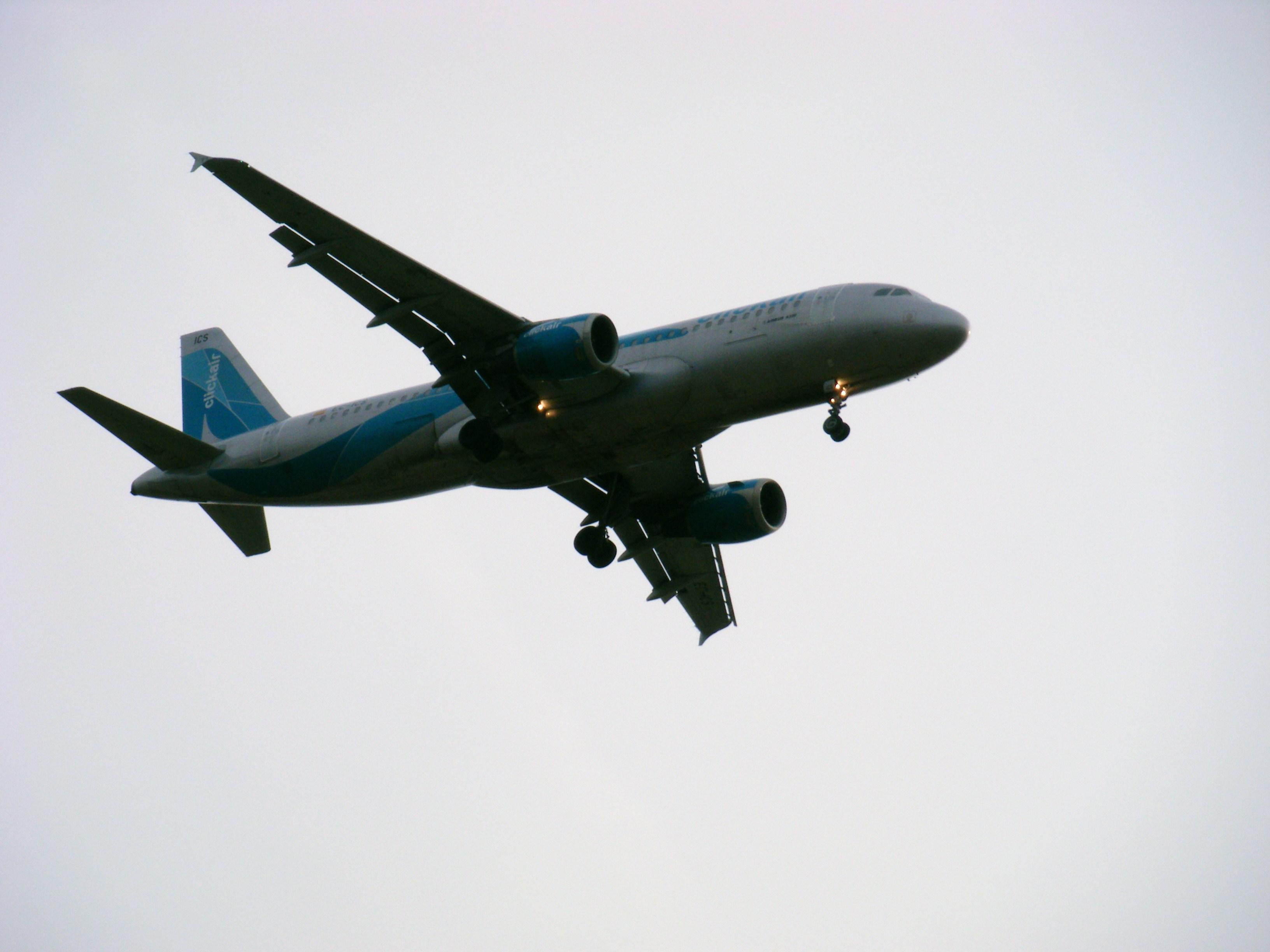 EC-ICS/ECICS Clickair Airbus A320-211 Photo by RJflyer - AVSpotters.com