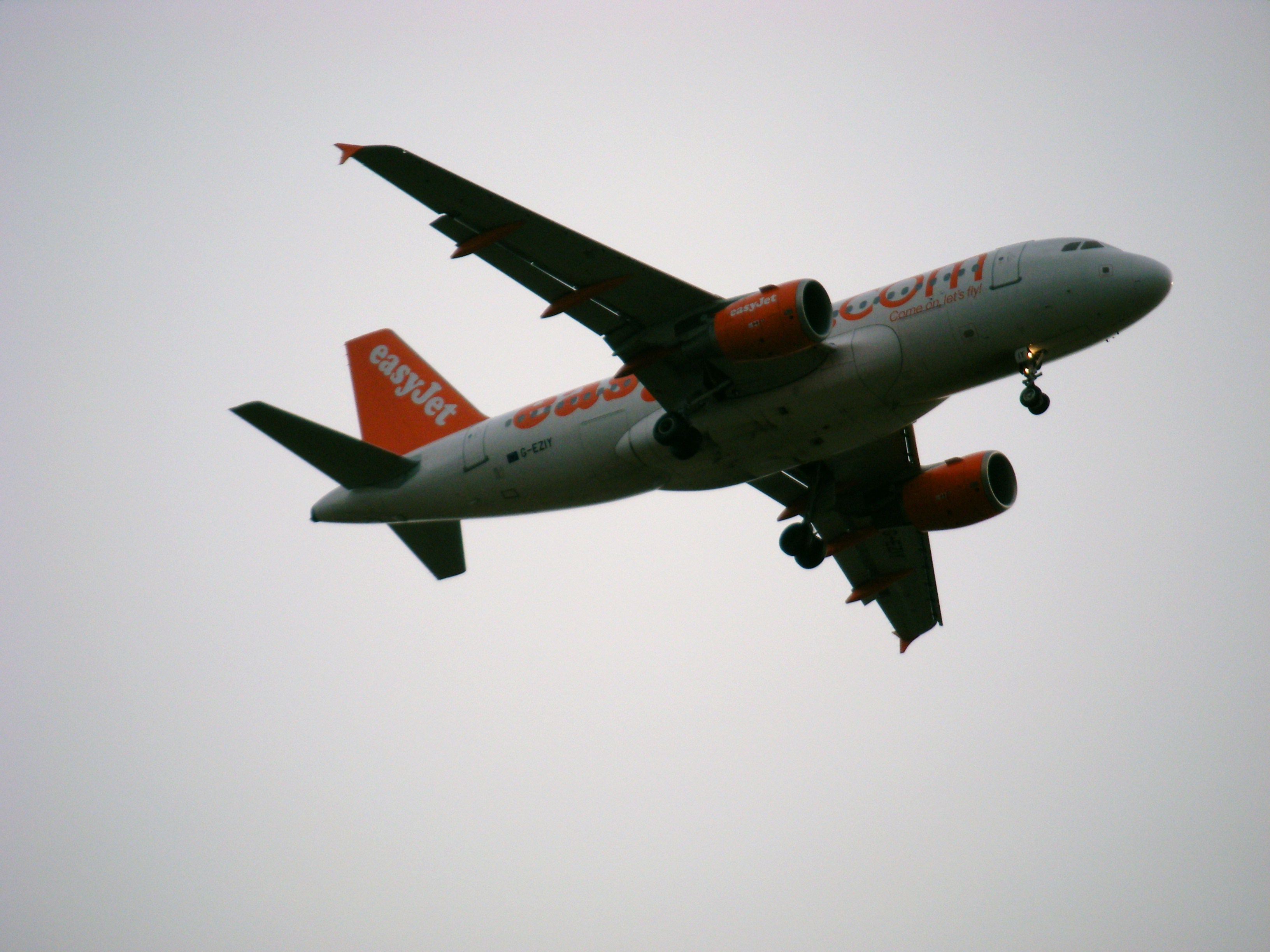 G-EZIT/GEZIT easyJet Airbus A319-111 Photo by RJflyer - AVSpotters.com