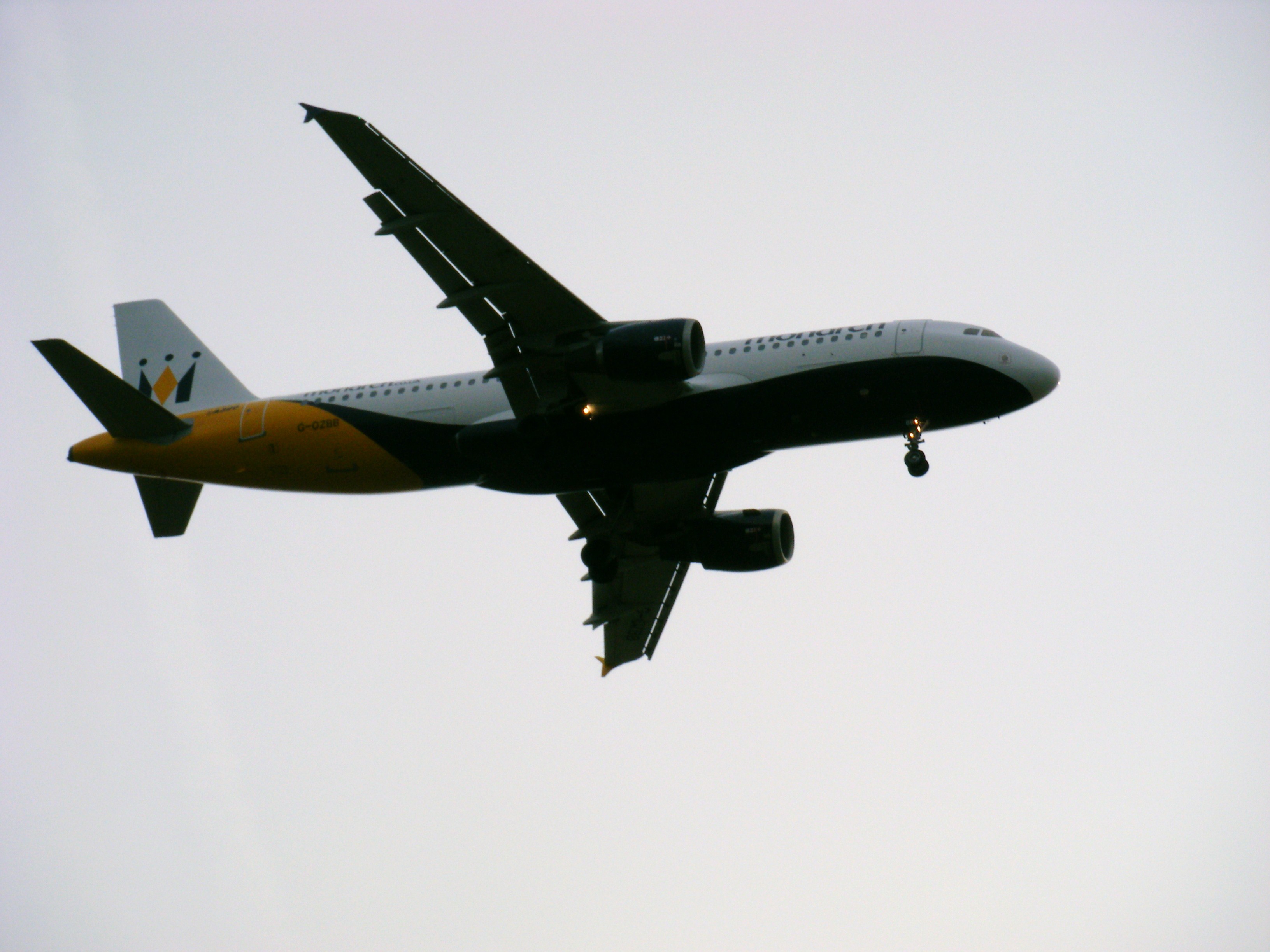 G-OZBB/GOZBB Monarch Airlines  Airbus A320-211 Photo by RJflyer - AVSpotters.com