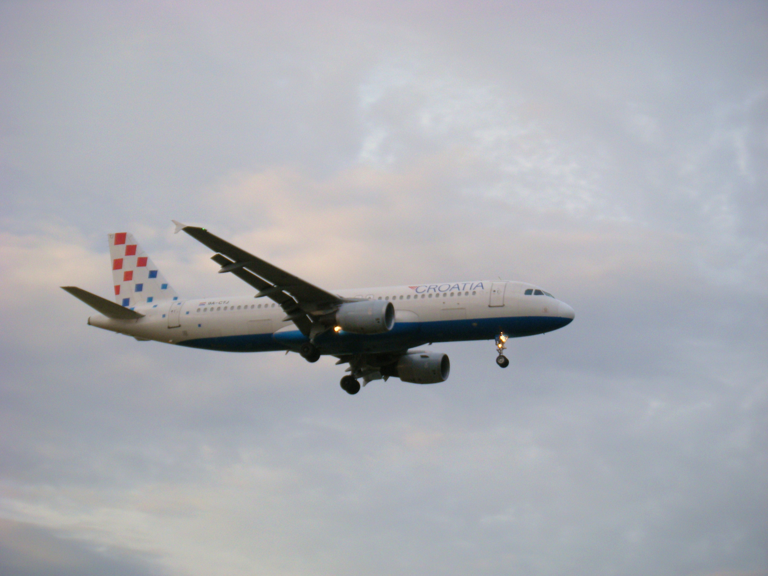 9A-CTJ/9ACTJ Croatia Airlines Airbus A320-214 Photo by RJflyer - AVSpotters.com