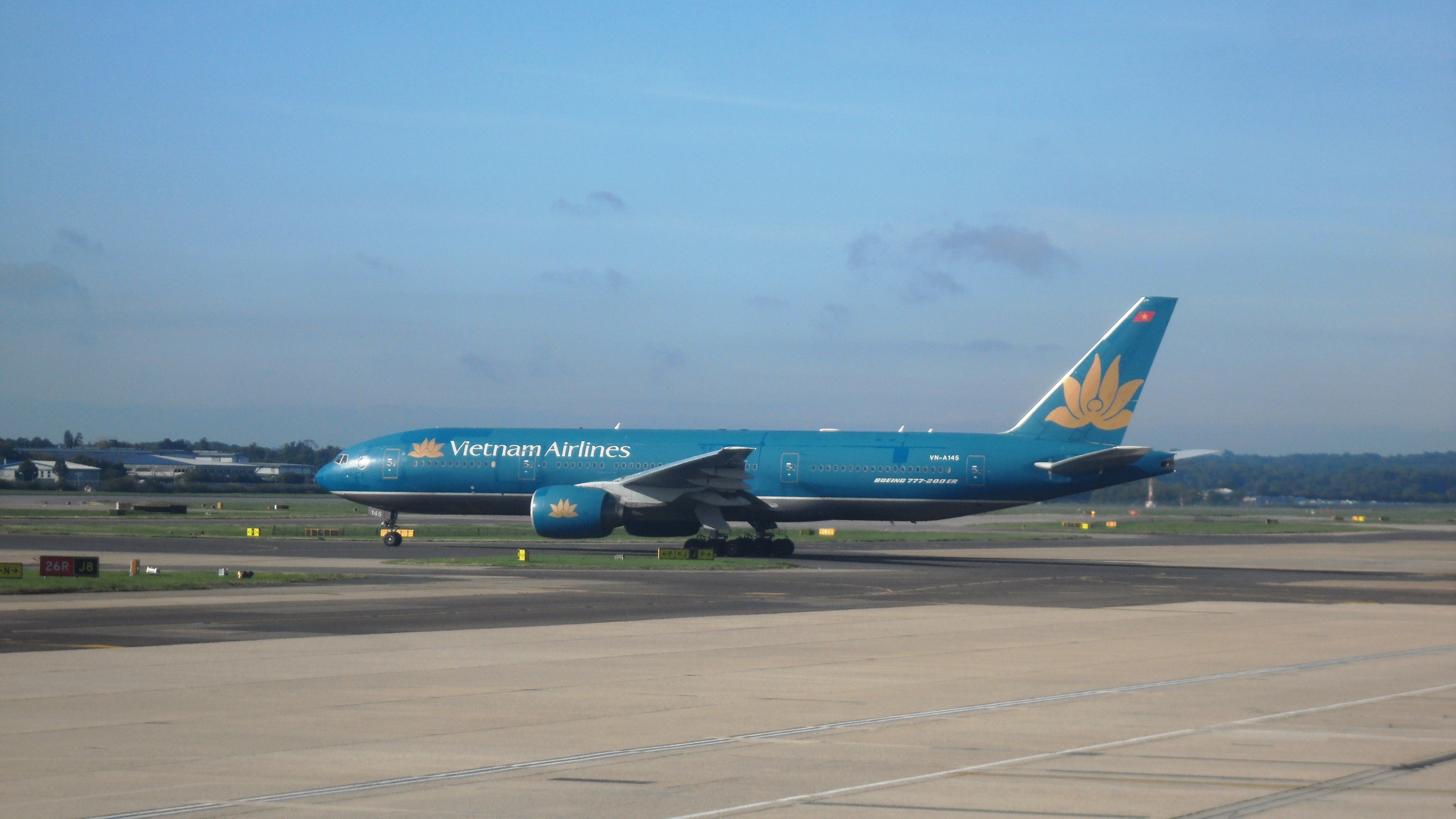 VN-A145/VNA145 Vietnam Airlines Boeing 777-26KER Photo by RJflyer - AVSpotters.com