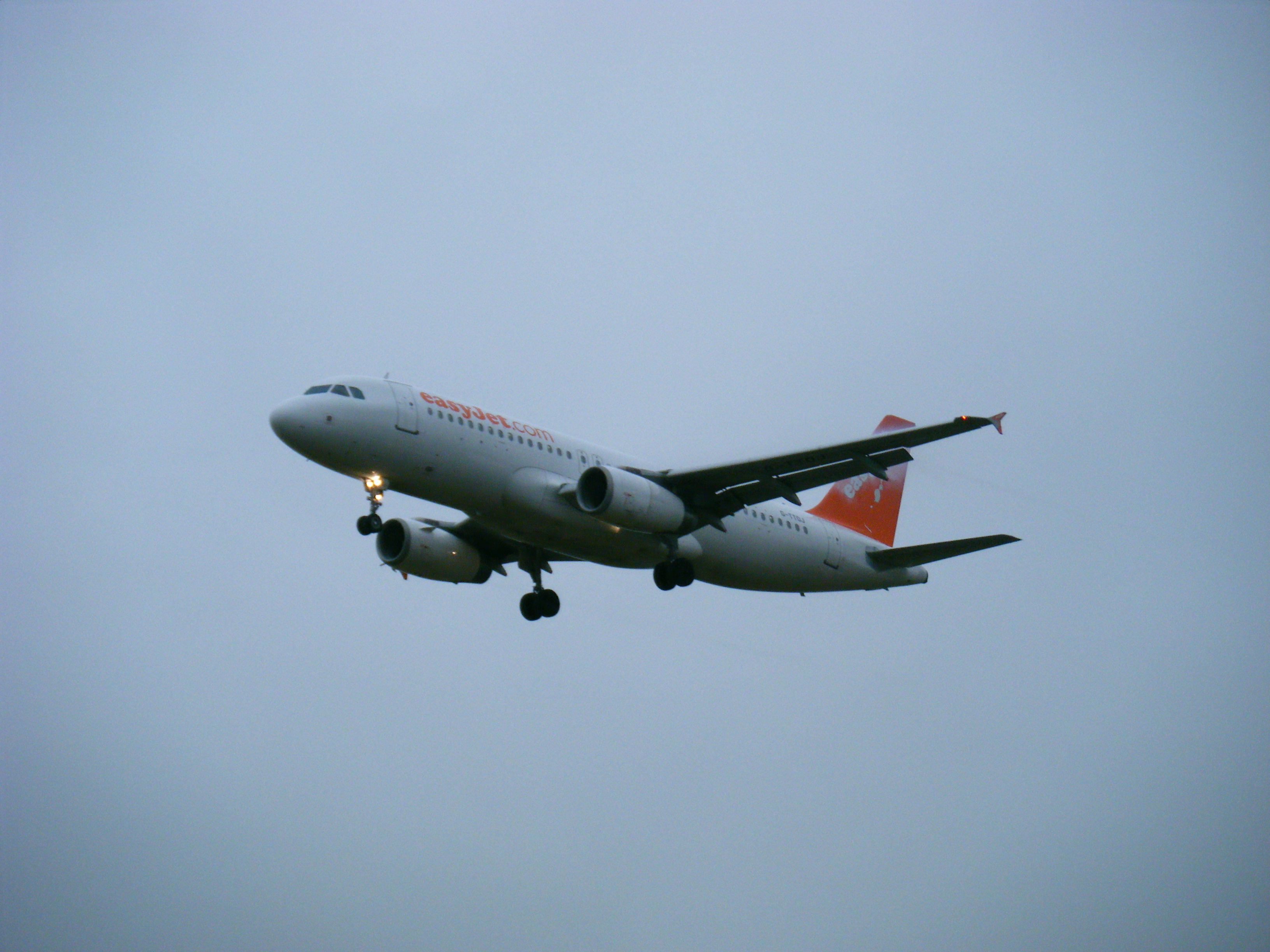 G-TTOJ/GTTOJ easyJet Airbus A320-232 Photo by RJflyer - AVSpotters.com