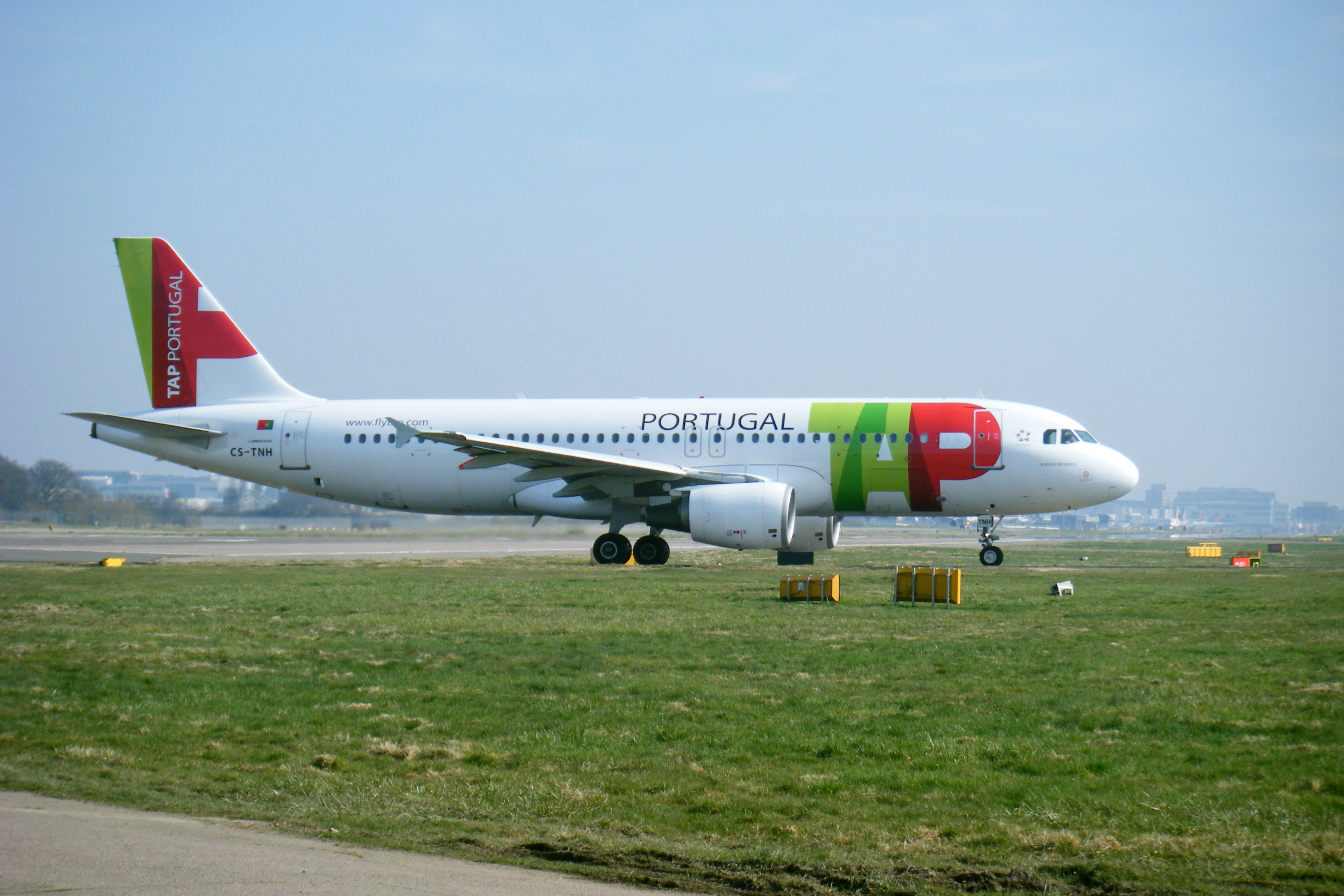 CS-TNH/CSTNH TAP Air Portugal Airbus A320-214 Photo by RJflyer - AVSpotters.com