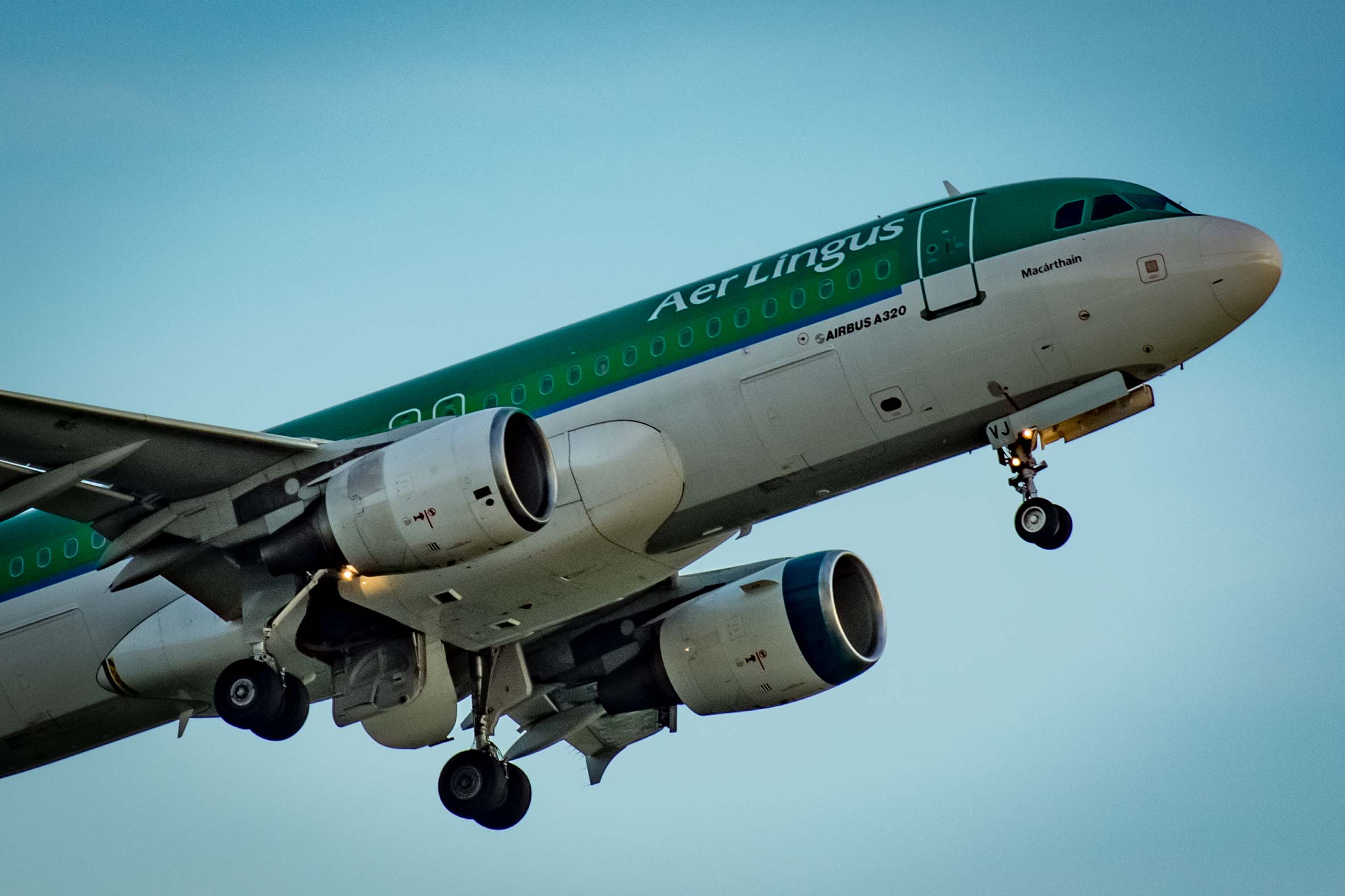 EI-DVJ/EIDVJ Aer Lingus Airbus A320-214 Photo by AV8 Photos - AVSpotters.com