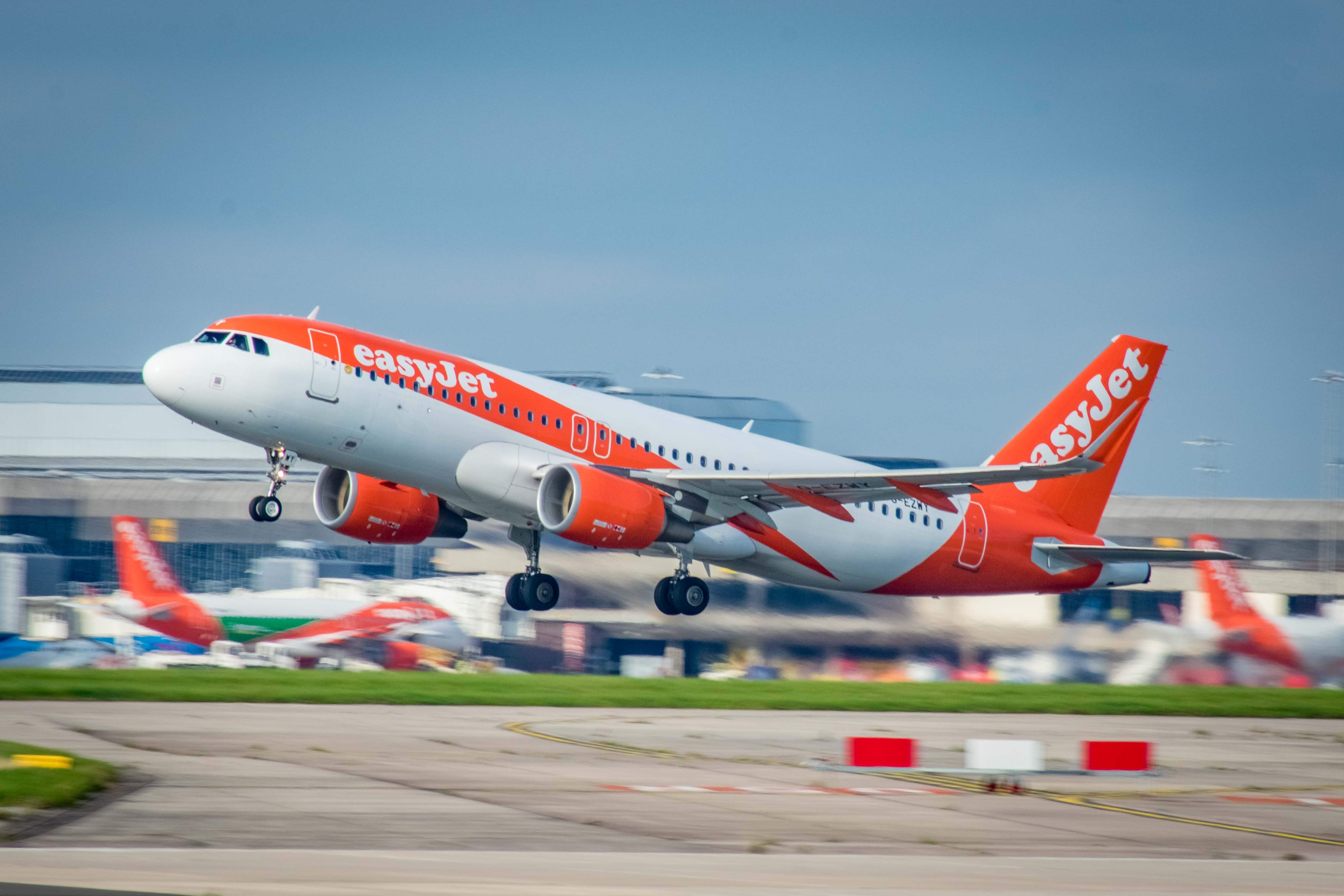 G-EZWY/GEZWY easyJet Airbus A320 Airframe Information - AVSpotters.com