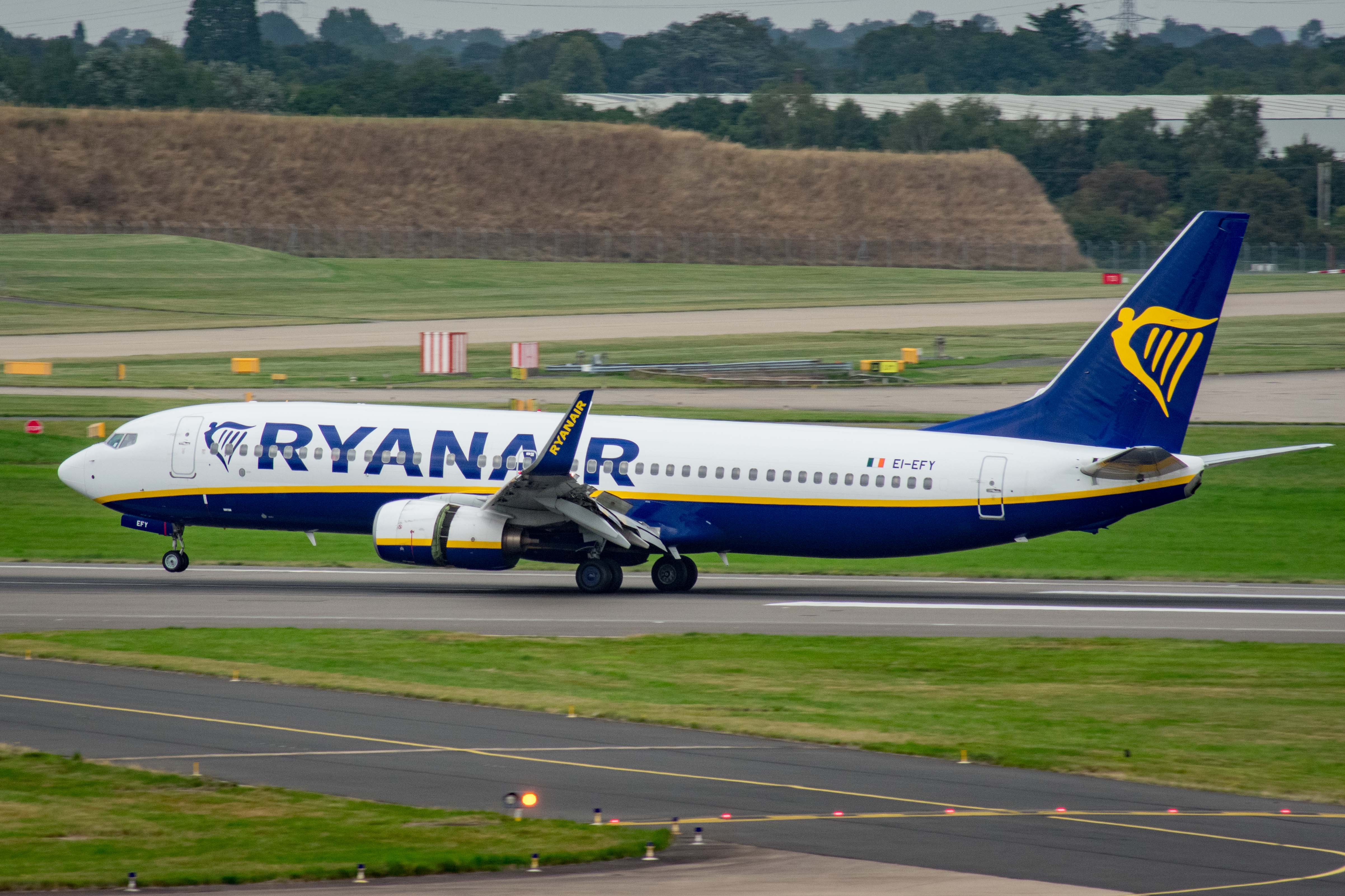 EI-EFY/EIEFY Ryanair Boeing 737 NG Airframe Information - AVSpotters.com
