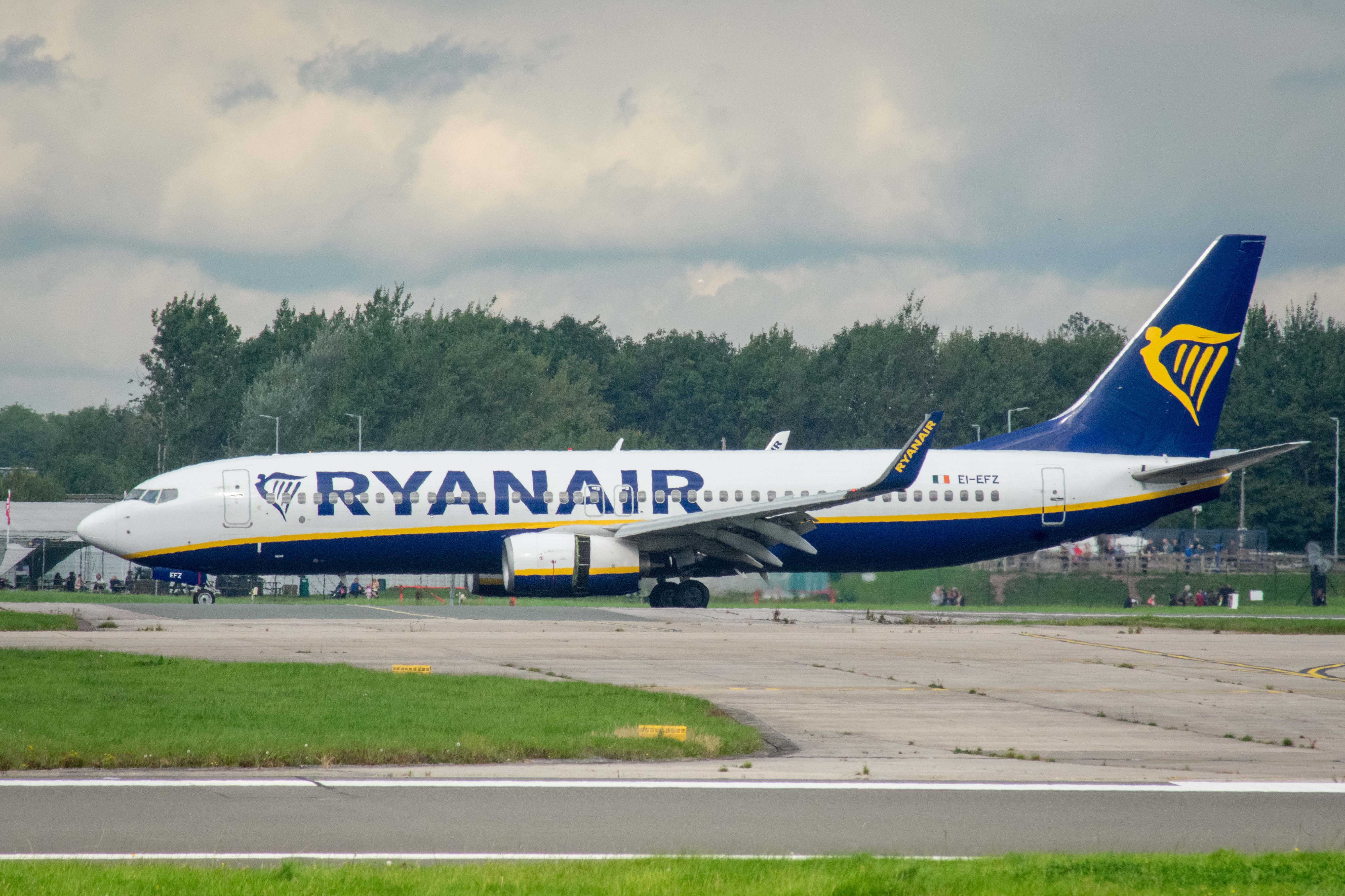 EI-EFZ/EIEFZ Ryanair Boeing 737-8AS(WL) Photo by AV8 Photos - AVSpotters.com