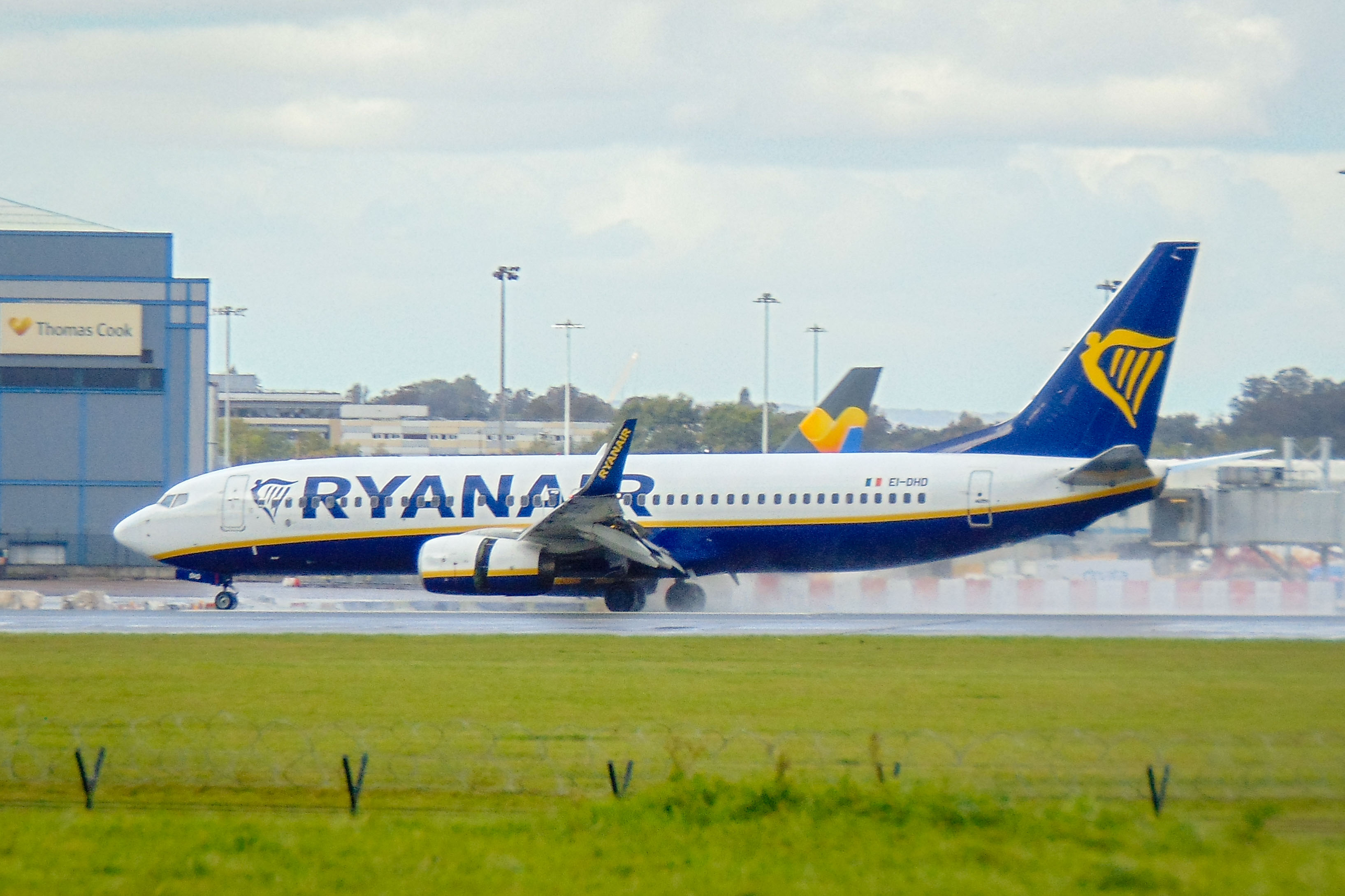 EI-DHD/EIDHD Ryanair Boeing 737-8AS(WL) Photo by AV8 Photos - AVSpotters.com