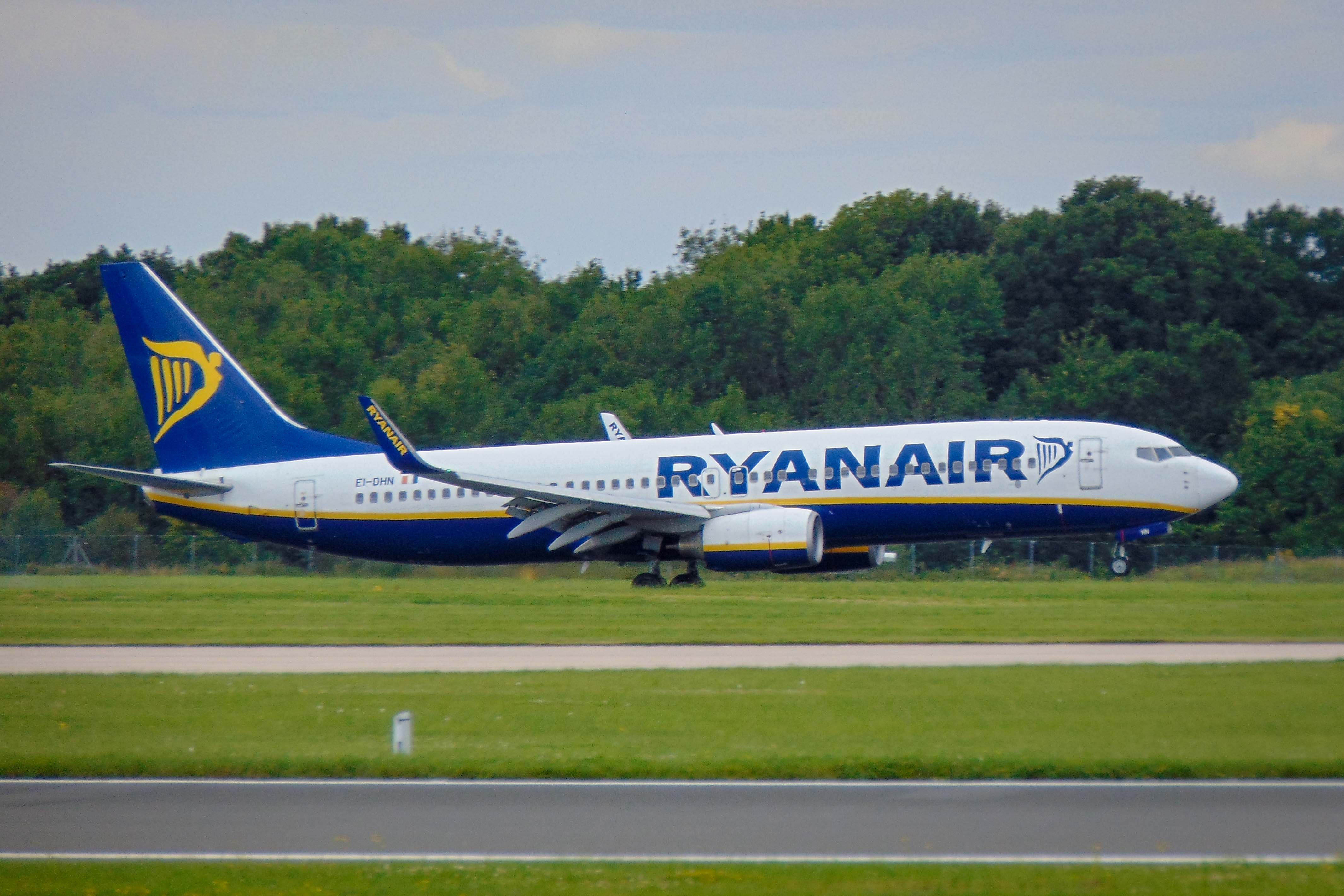 EI-DHT/EIDHT Ryanair Boeing 737-8AS(WL) Photo by AV8 Photos - AVSpotters.com