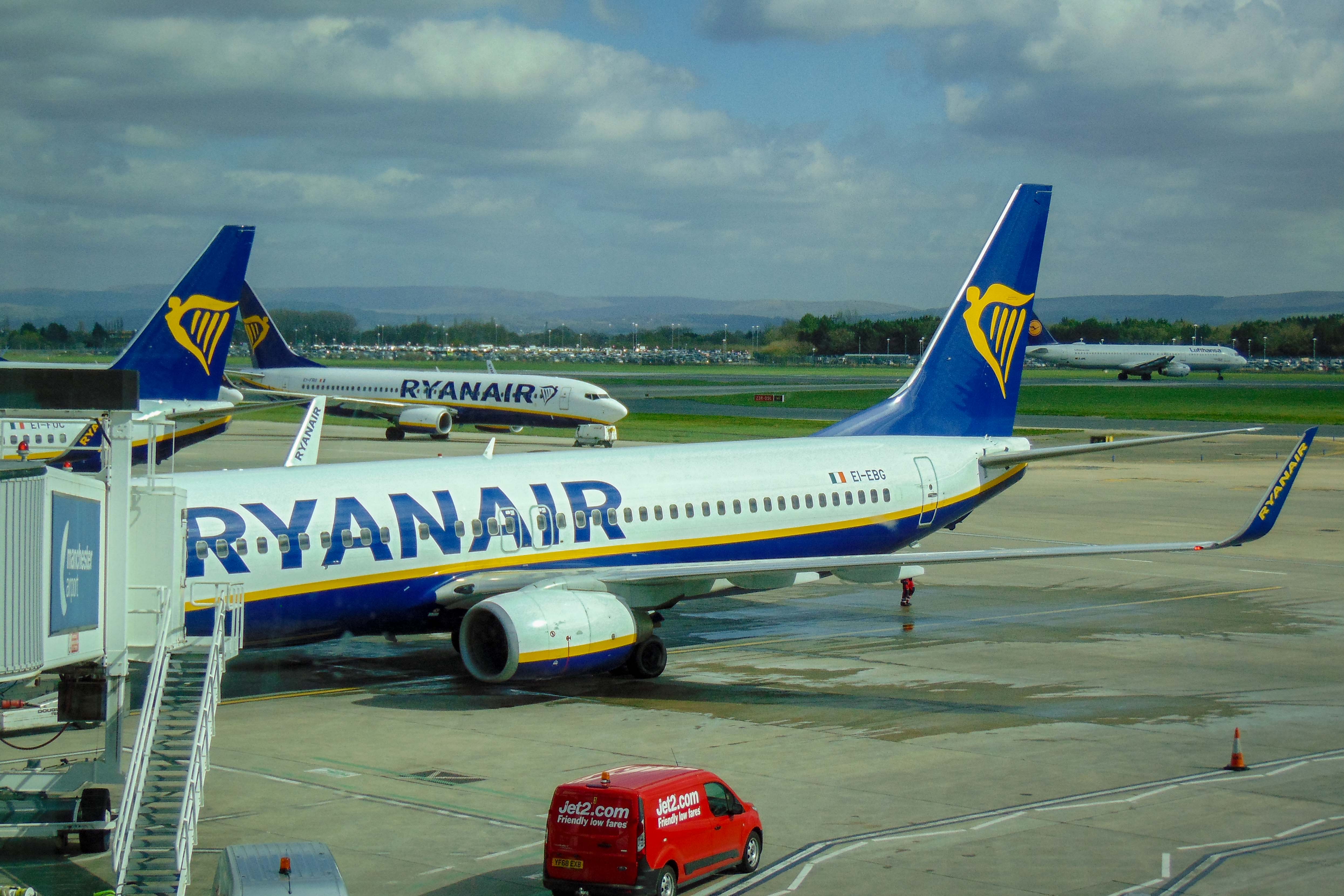 EI-EBG/EIEBG Ryanair Boeing 737-8AS(WL) Photo by AV8 Photos - AVSpotters.com