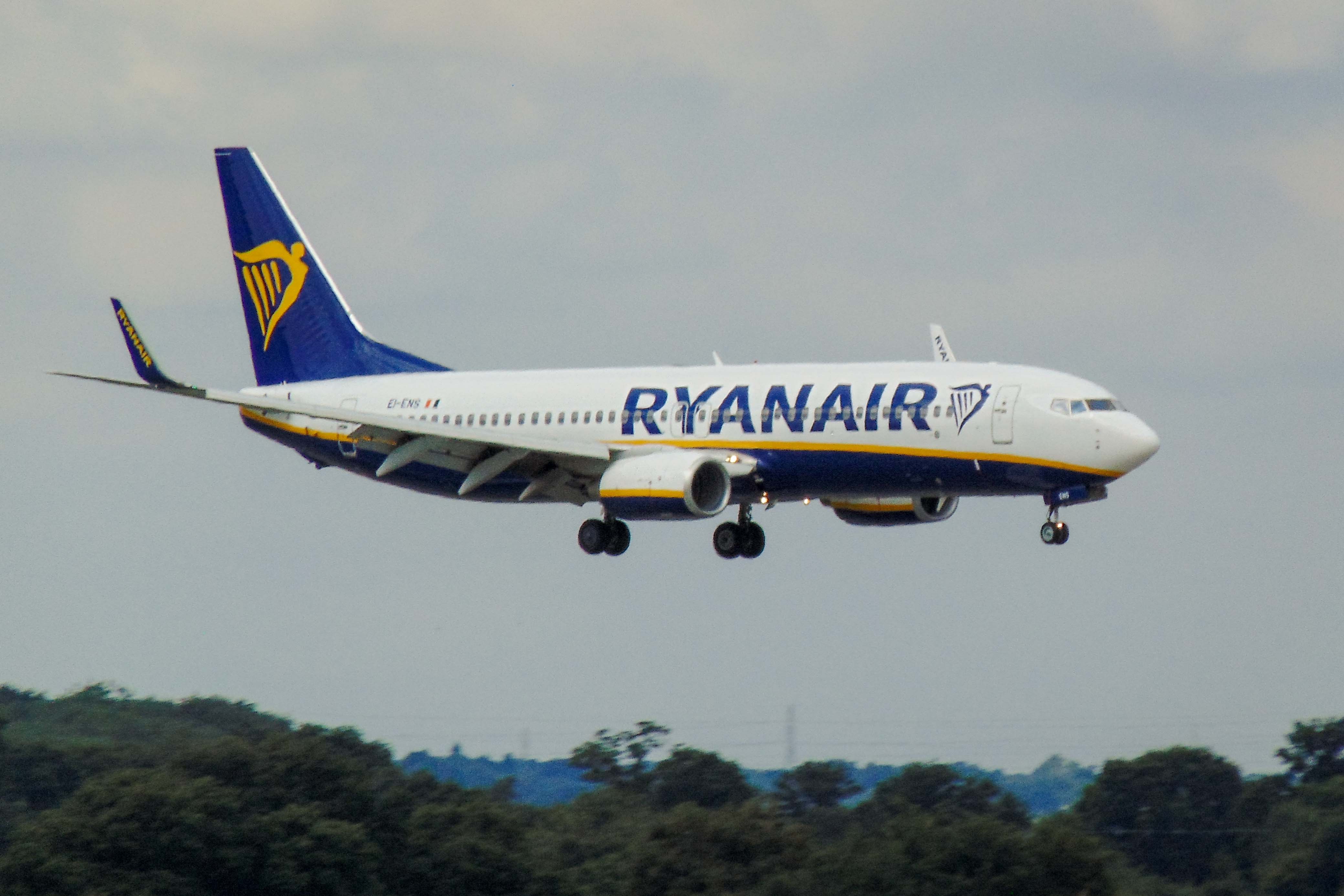 EI-ENS/EIENS Ryanair Boeing 737-8AS(WL) Photo by AV8 Photos - AVSpotters.com