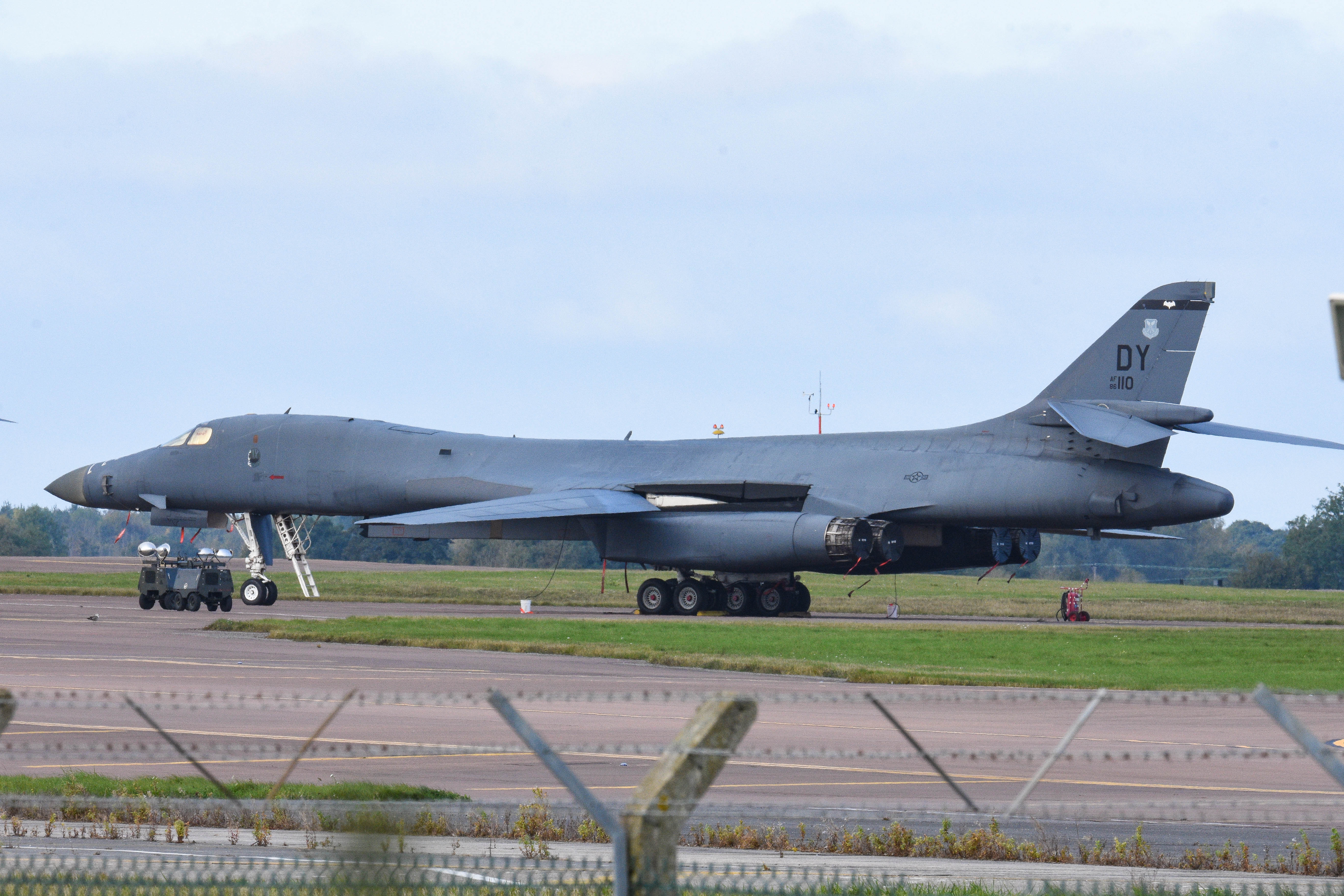 86-0110/860110 USAF - United States Air Force Rockwell B-1B Lancer Photo by colinw - AVSpotters.com
