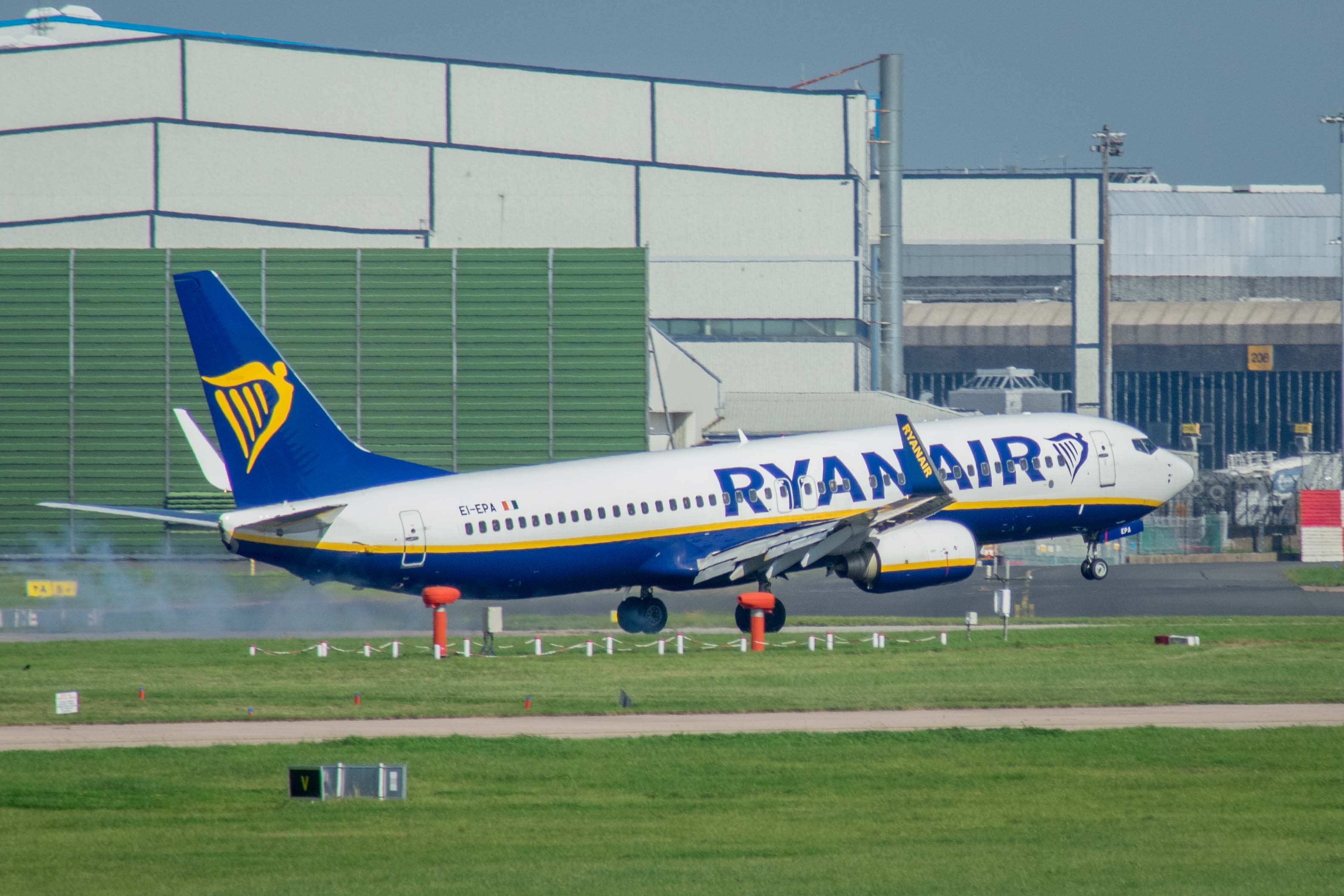 EI-EPA/EIEPA Ryanair Boeing 737-8AS(WL) Photo by AV8 Photos - AVSpotters.com