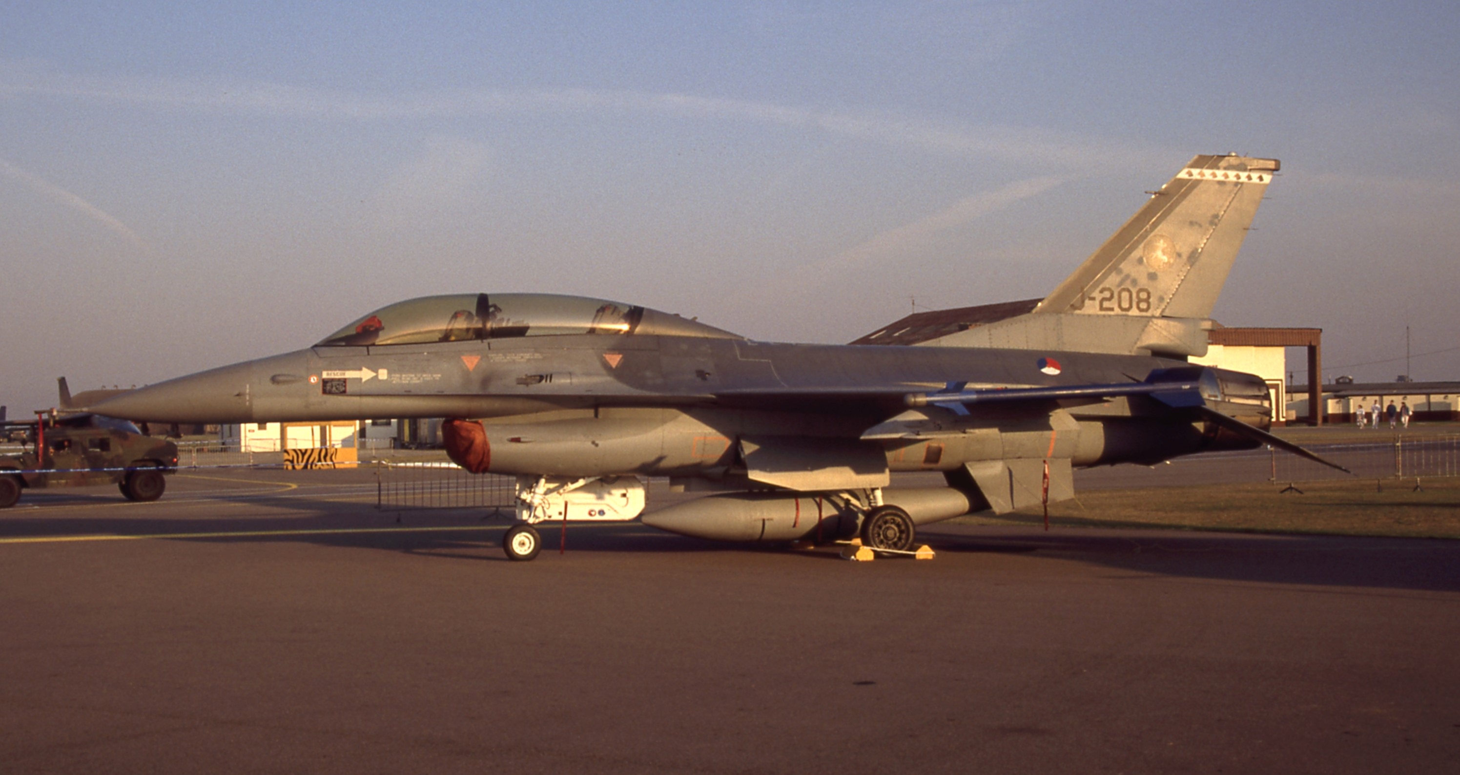 237/237 RJAF - Royal Jordanian Air Force General Dynamics F-16 Fighting Falcon Airframe Information - AVSpotters.com
