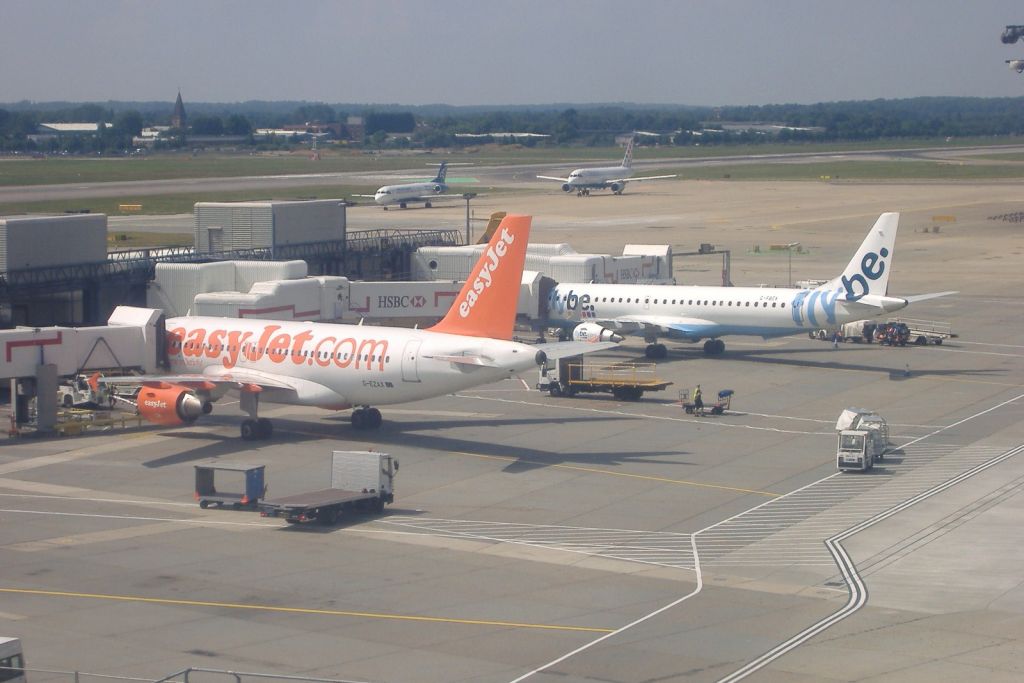 G-EZAX/GEZAX easyJet Airbus A319-111 Photo by RJflyer - AVSpotters.com