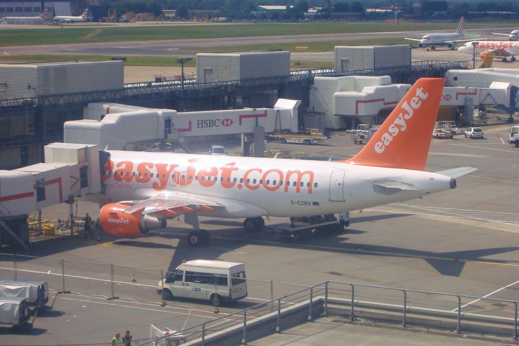 G-EZBV/GEZBV easyJet Airbus A319-111 Photo by RJflyer - AVSpotters.com