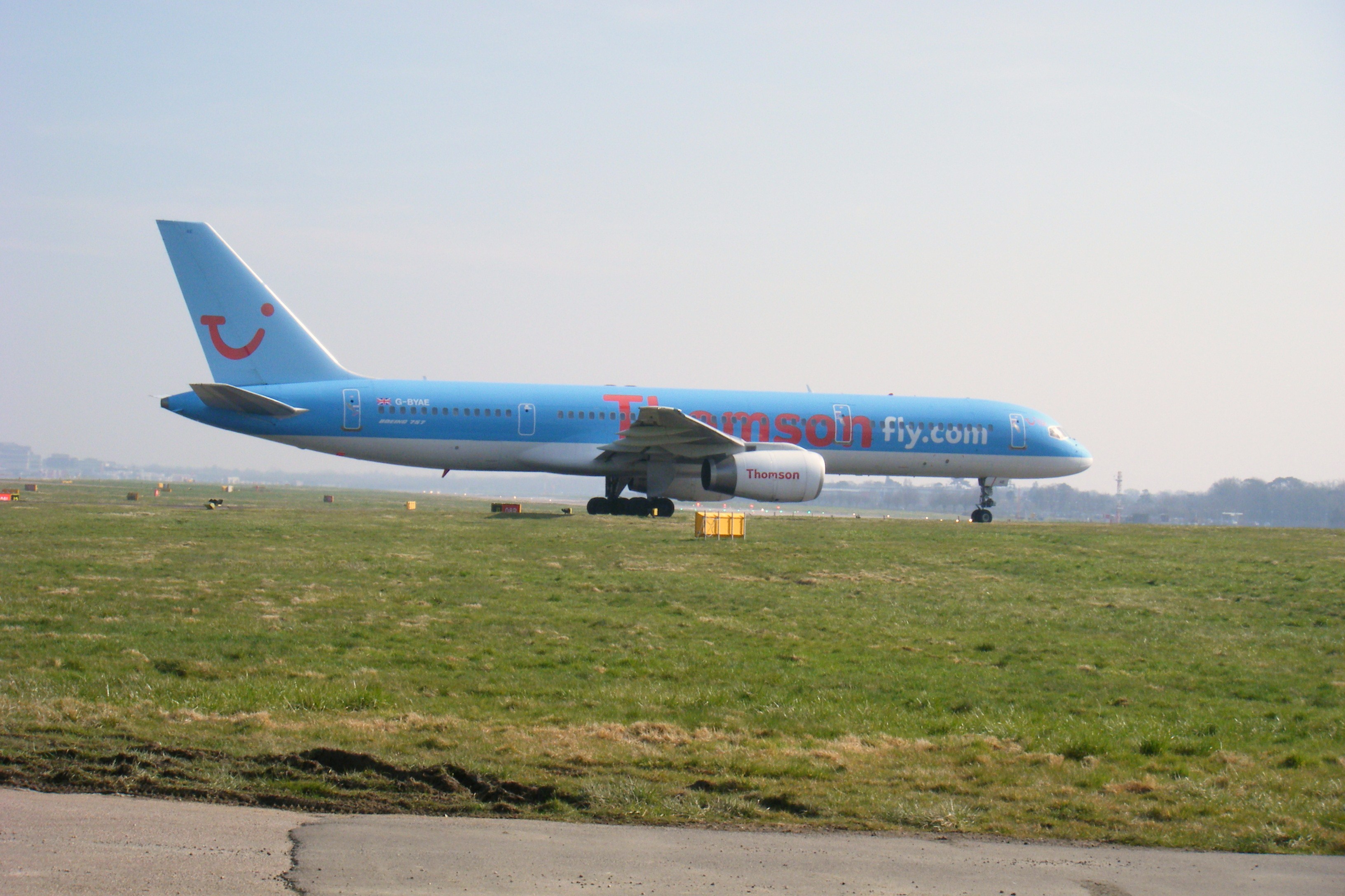 G-BYAE/GBYAE Thomson Airways Boeing 757-204 Photo by RJflyer - AVSpotters.com