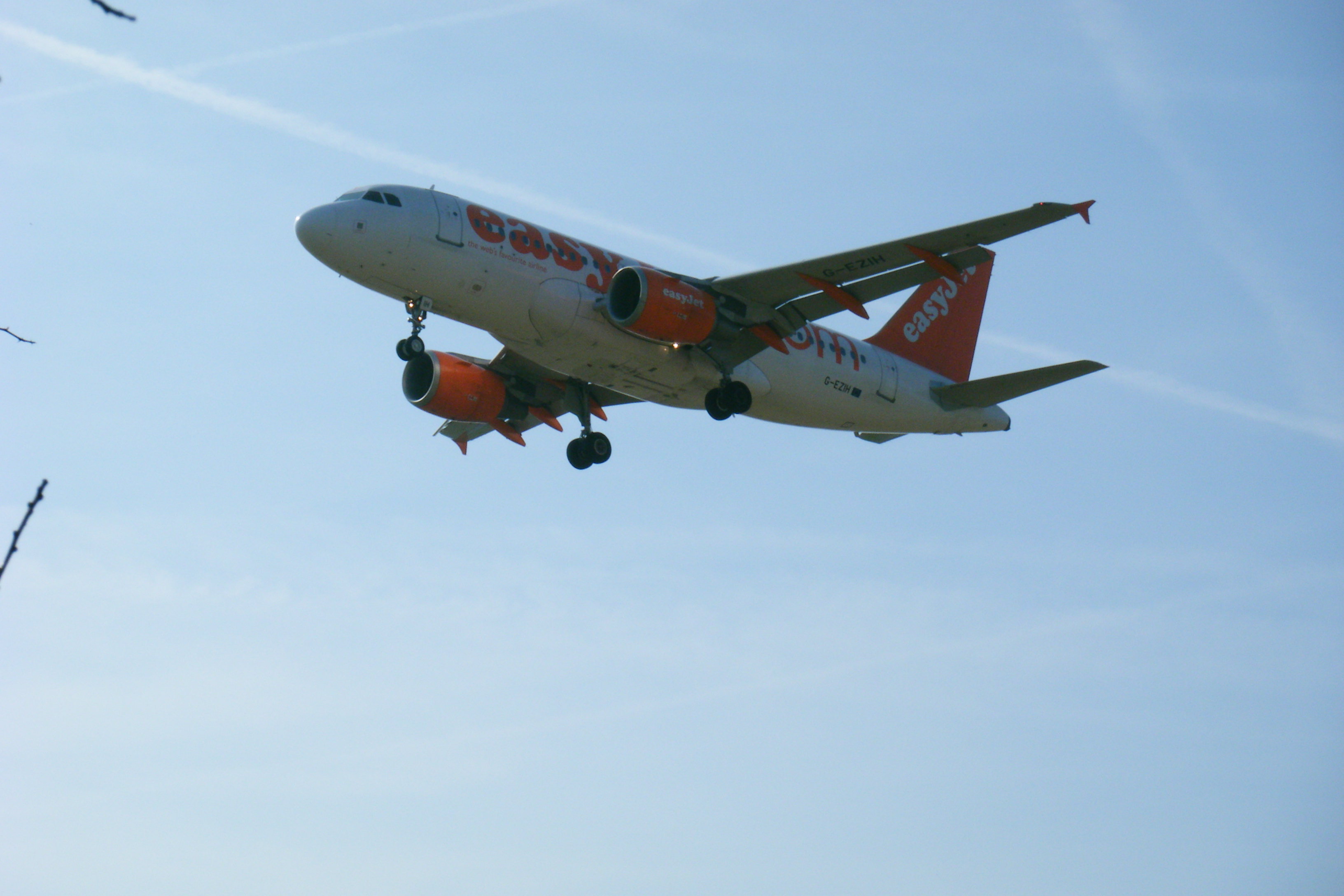 G-EZIH/GEZIH easyJet Airbus A319-111 Photo by RJflyer - AVSpotters.com