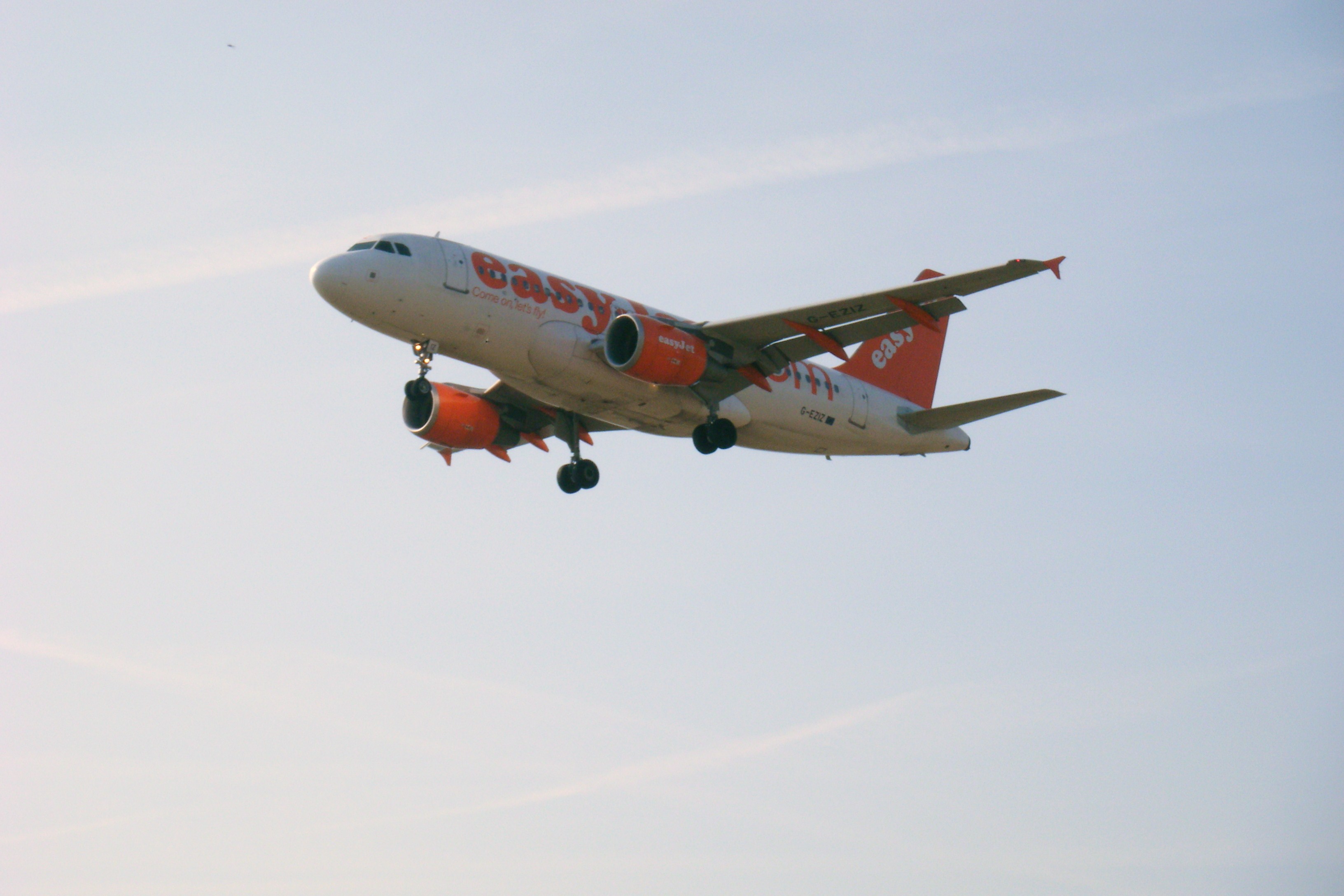 G-EZIZ/GEZIZ easyJet Airbus A319-111 Photo by RJflyer - AVSpotters.com