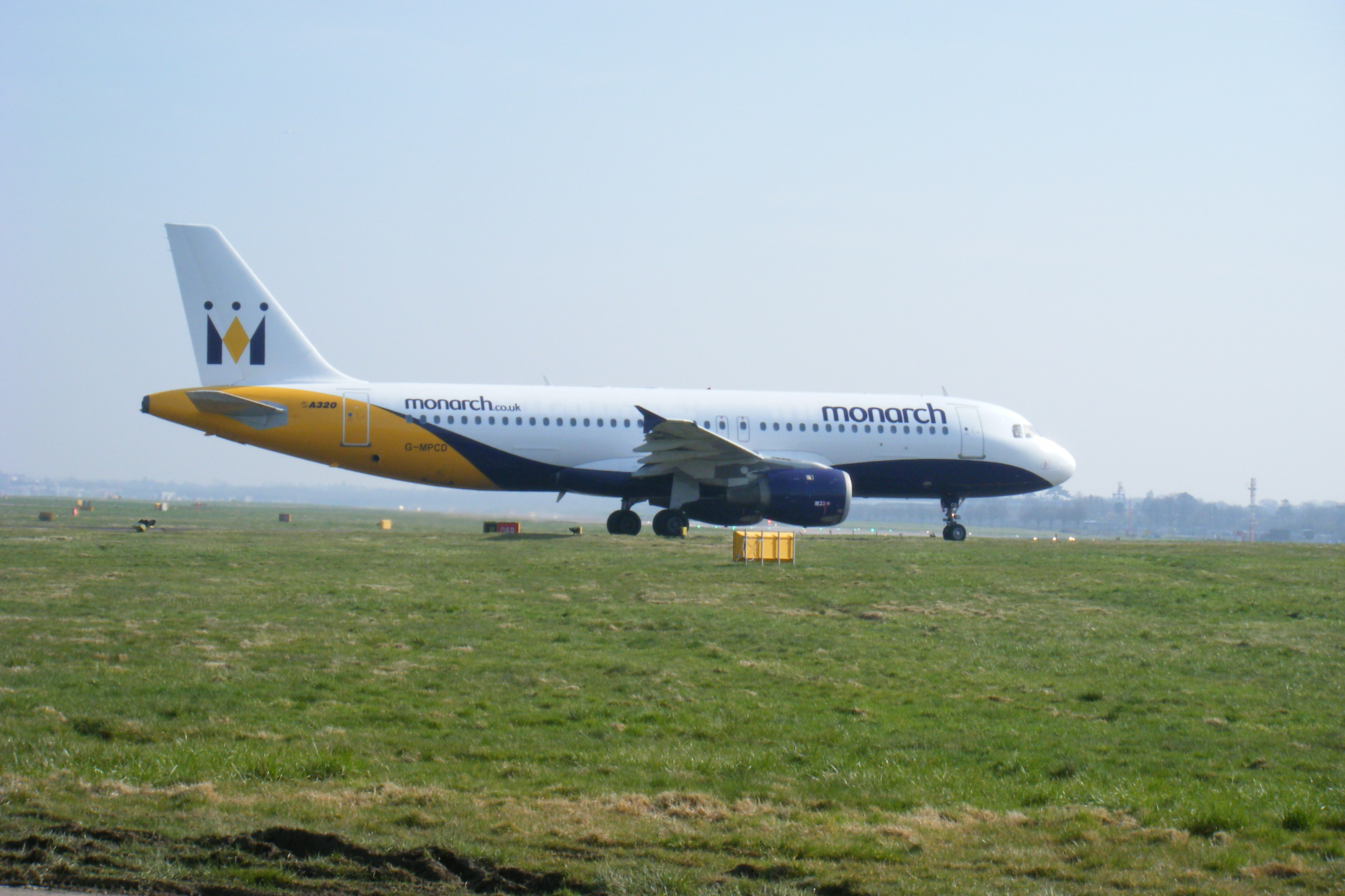 G-MPCD/GMPCD Monarch Airlines  Airbus A320-212 Photo by RJflyer - AVSpotters.com