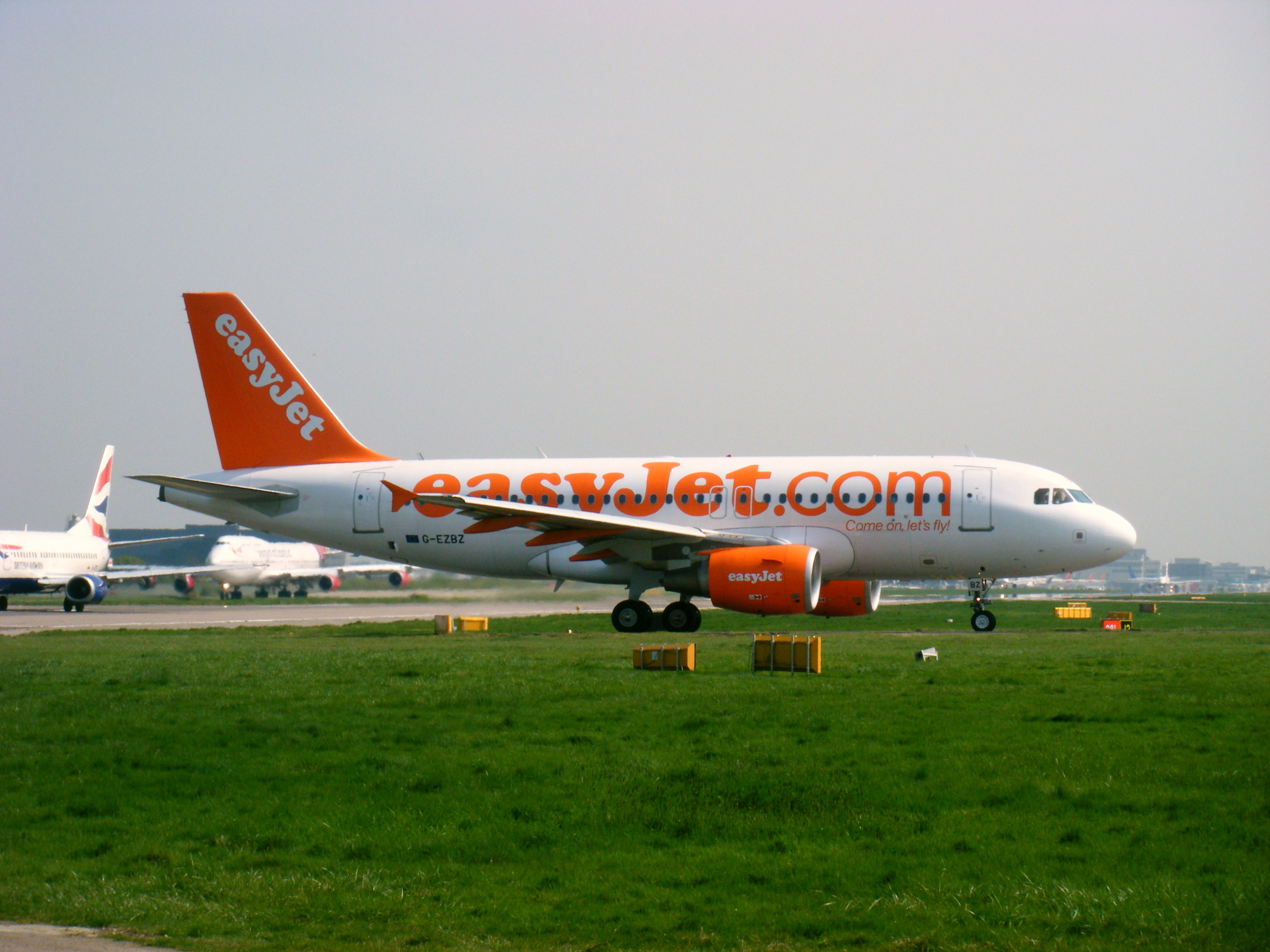 G-EZBZ/GEZBZ easyJet Airbus A319-111 Photo by RJflyer - AVSpotters.com