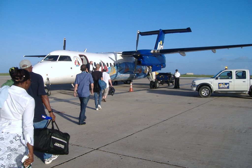 V2-LFU/V2LFU LIAT - Leeward Islands Air Transport de Havilland Canada DHC-8-314 Photo by RJflyer - AVSpotters.com