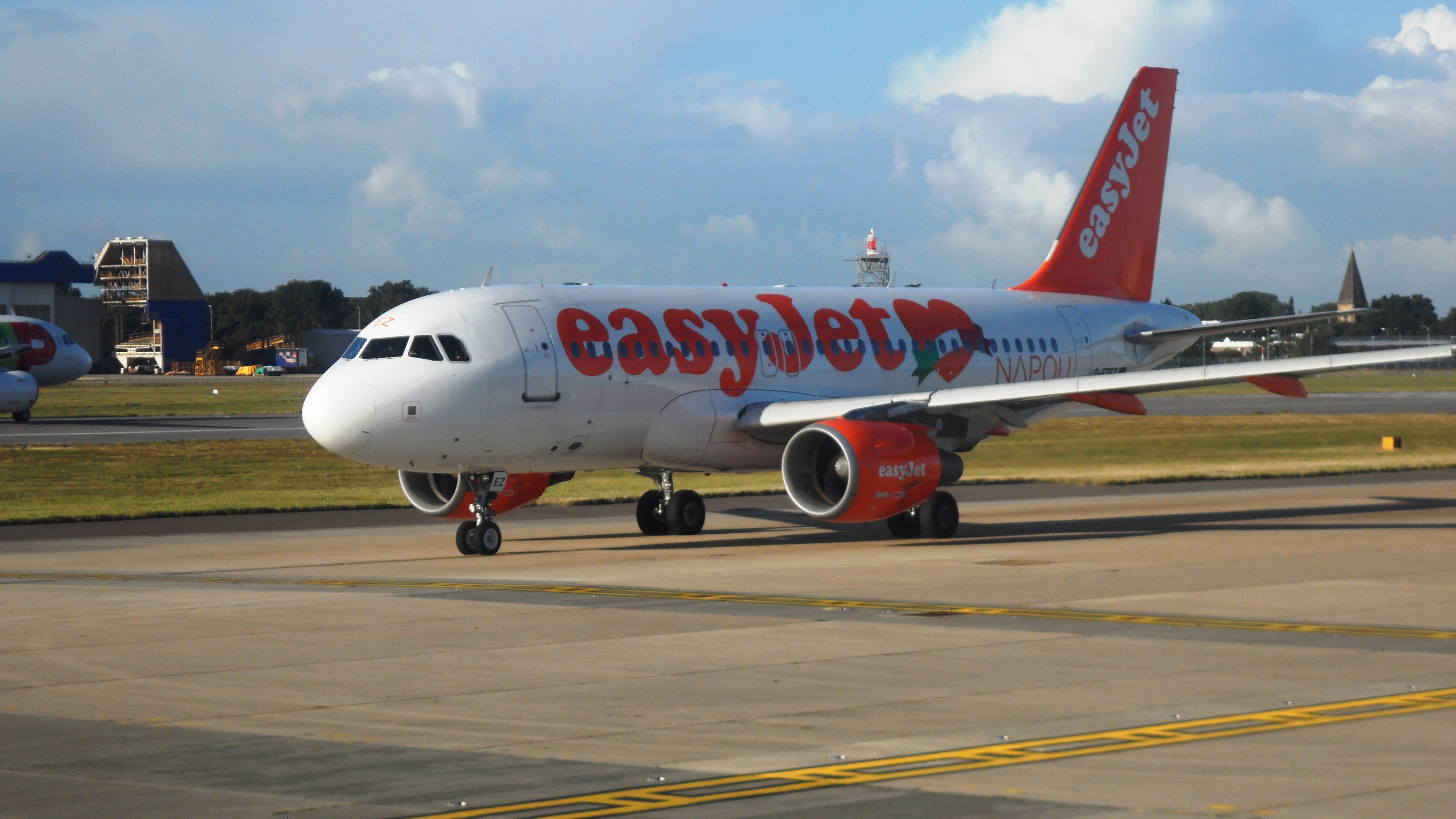 G-EZEZ/GEZEZ easyJet Airbus A319-111 Photo by RJflyer - AVSpotters.com