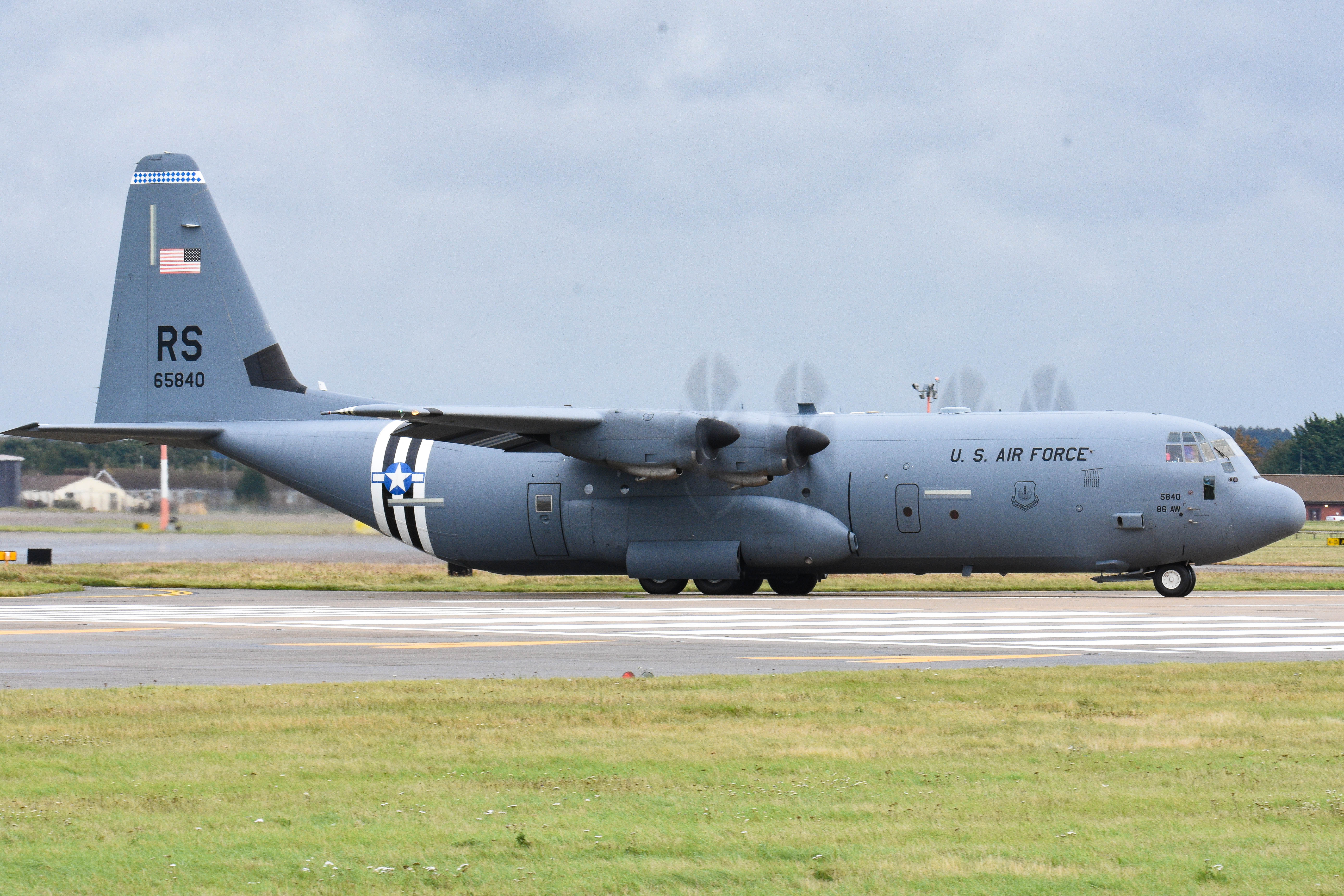 16-5840/165840 USAF - United States Air Force Lockheed C-130J-30 Hercules Photo by colinw - AVSpotters.com