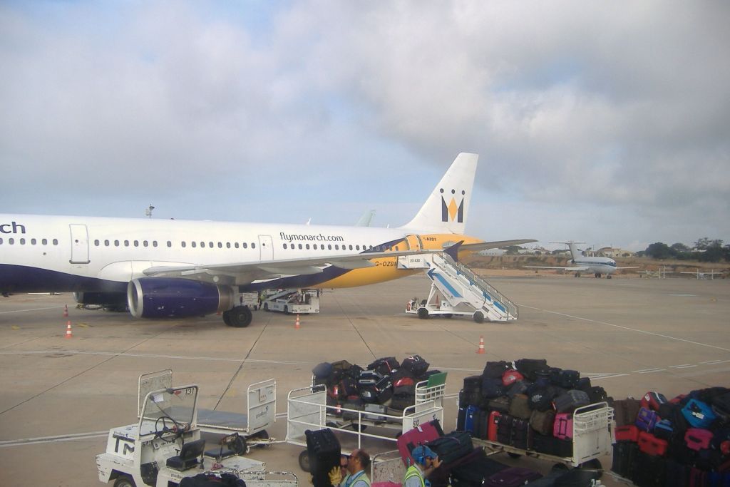 G-OZBN/GOZBN Monarch Airlines Airbus A321-231 Photo by RJflyer - AVSpotters.com