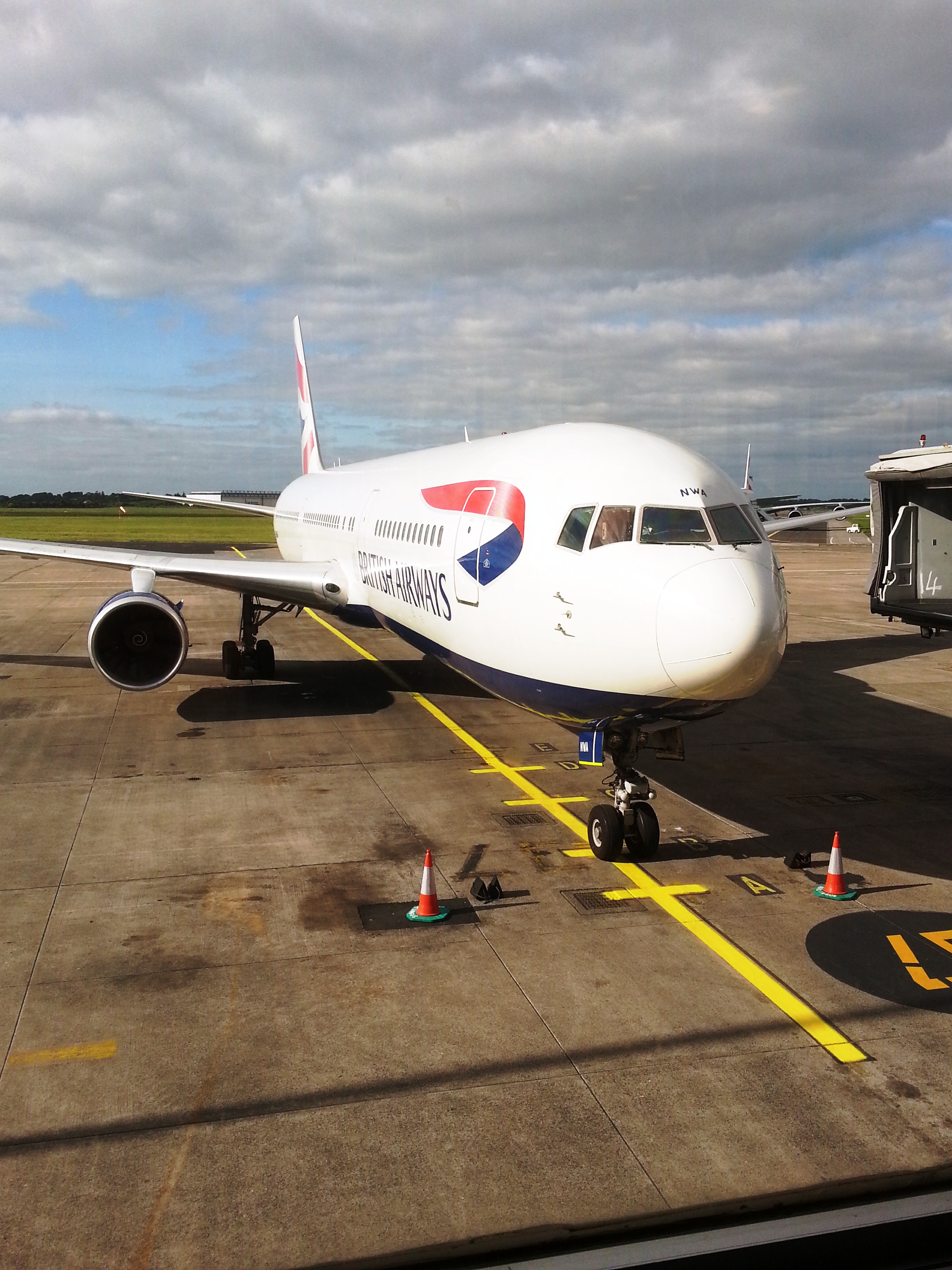 G-BNWA/GBNWA British Airways Boeing 767-336ER Photo by RJflyer - AVSpotters.com