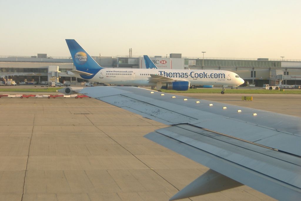 G-FCLB/GFCLB Thomas Cook Airlines Boeing 757-2Q8 Photo by RJflyer - AVSpotters.com