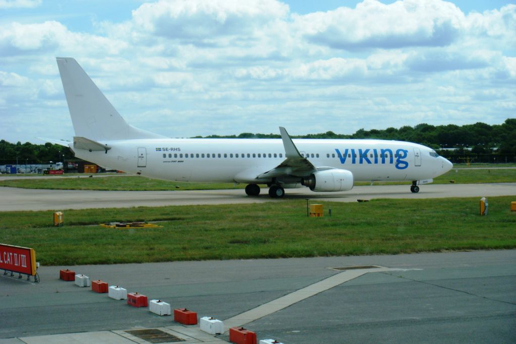 SE-RHS/SERHS Viking Airlines Boeing 737-86N(WL) Photo by RJflyer - AVSpotters.com