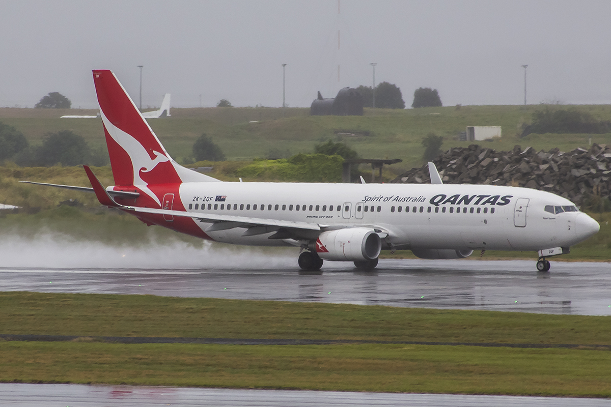 VH-VZK/VHVZK Qantas Boeing 737 NG Airframe Information - AVSpotters.com