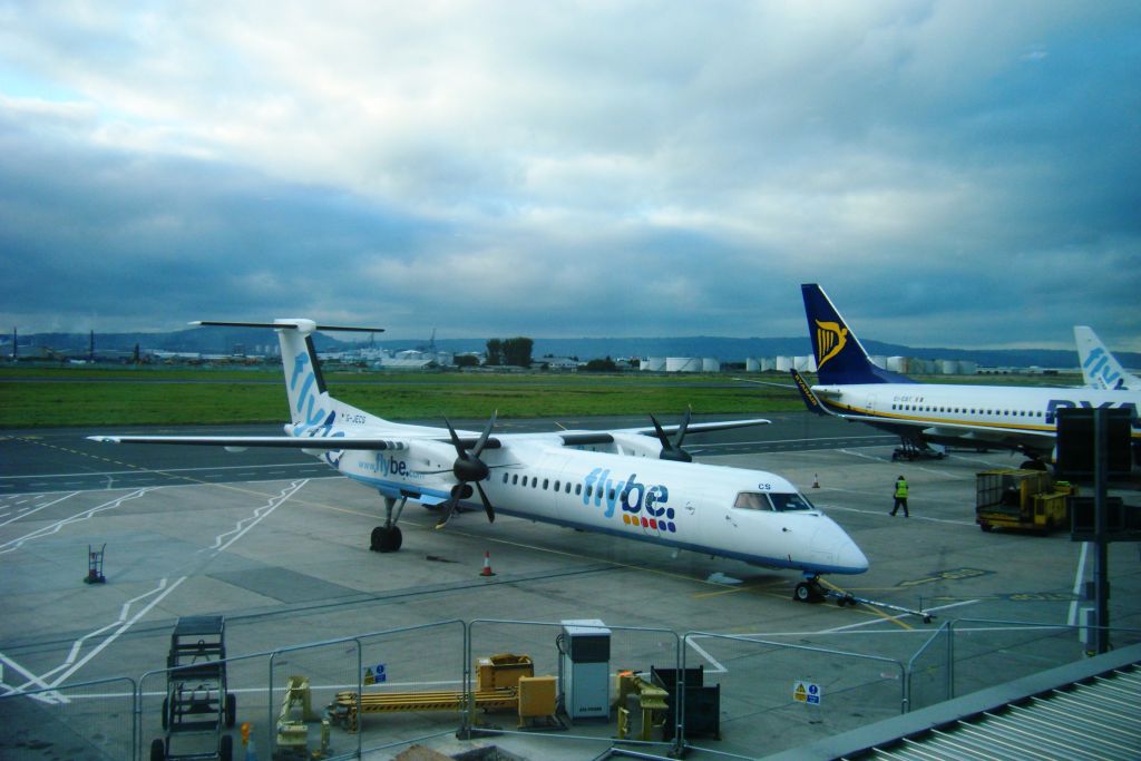 G-JECS/GJECS FlyBe Bombardier DHC-8-402 Photo by RJflyer - AVSpotters.com