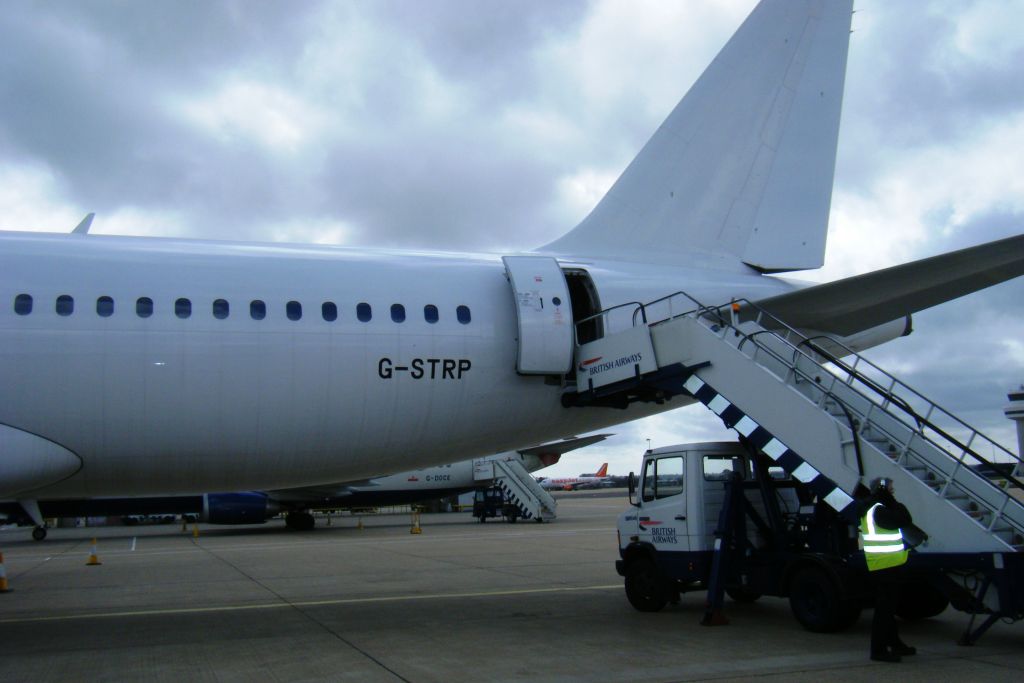 G-STRP/GSTRP Astraeus Airlines Airbus A320-211 Photo by RJflyer - AVSpotters.com