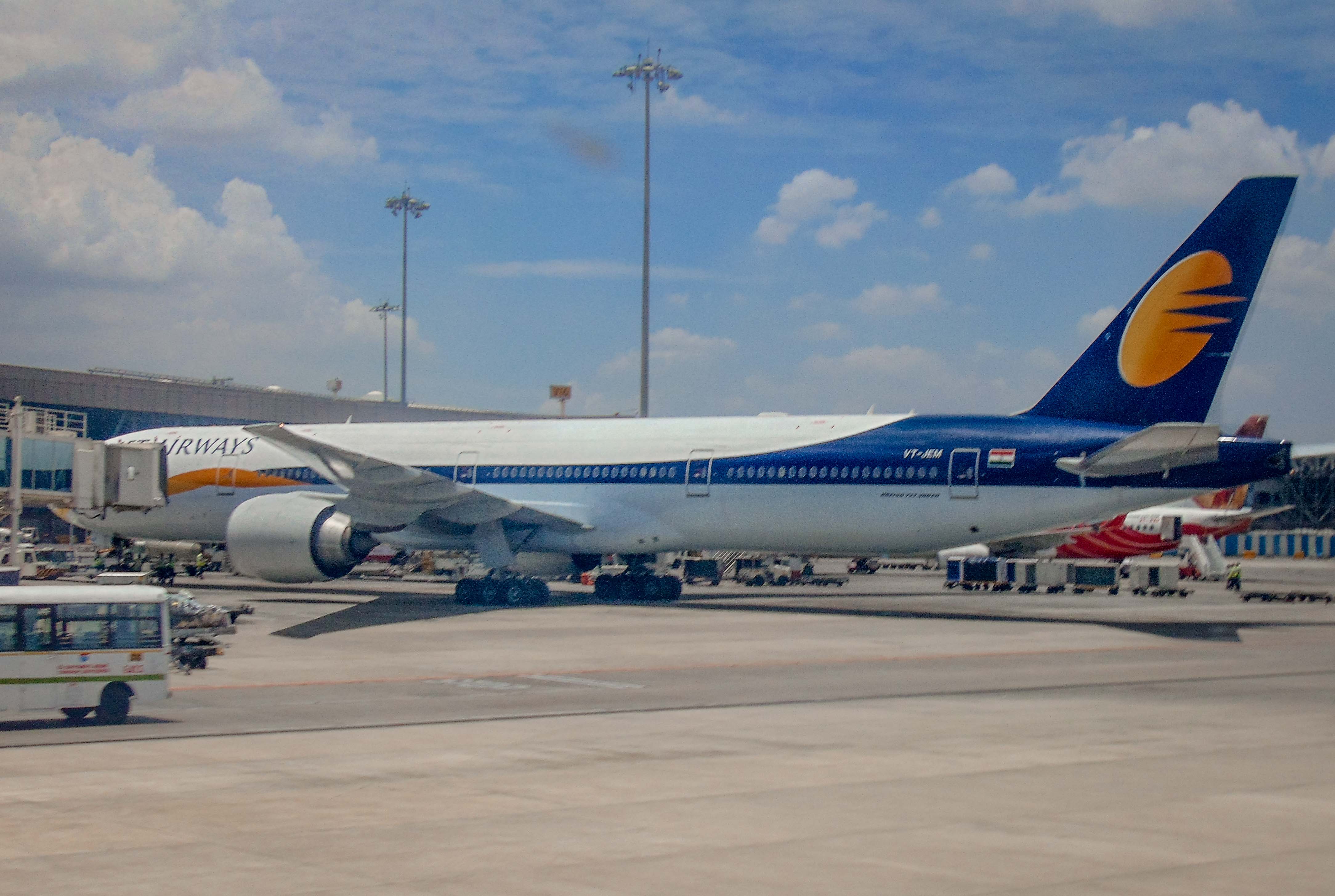 VT-JEM/VTJEM Jet Airways Boeing 777-35RER Photo by AV8 Photos - AVSpotters.com