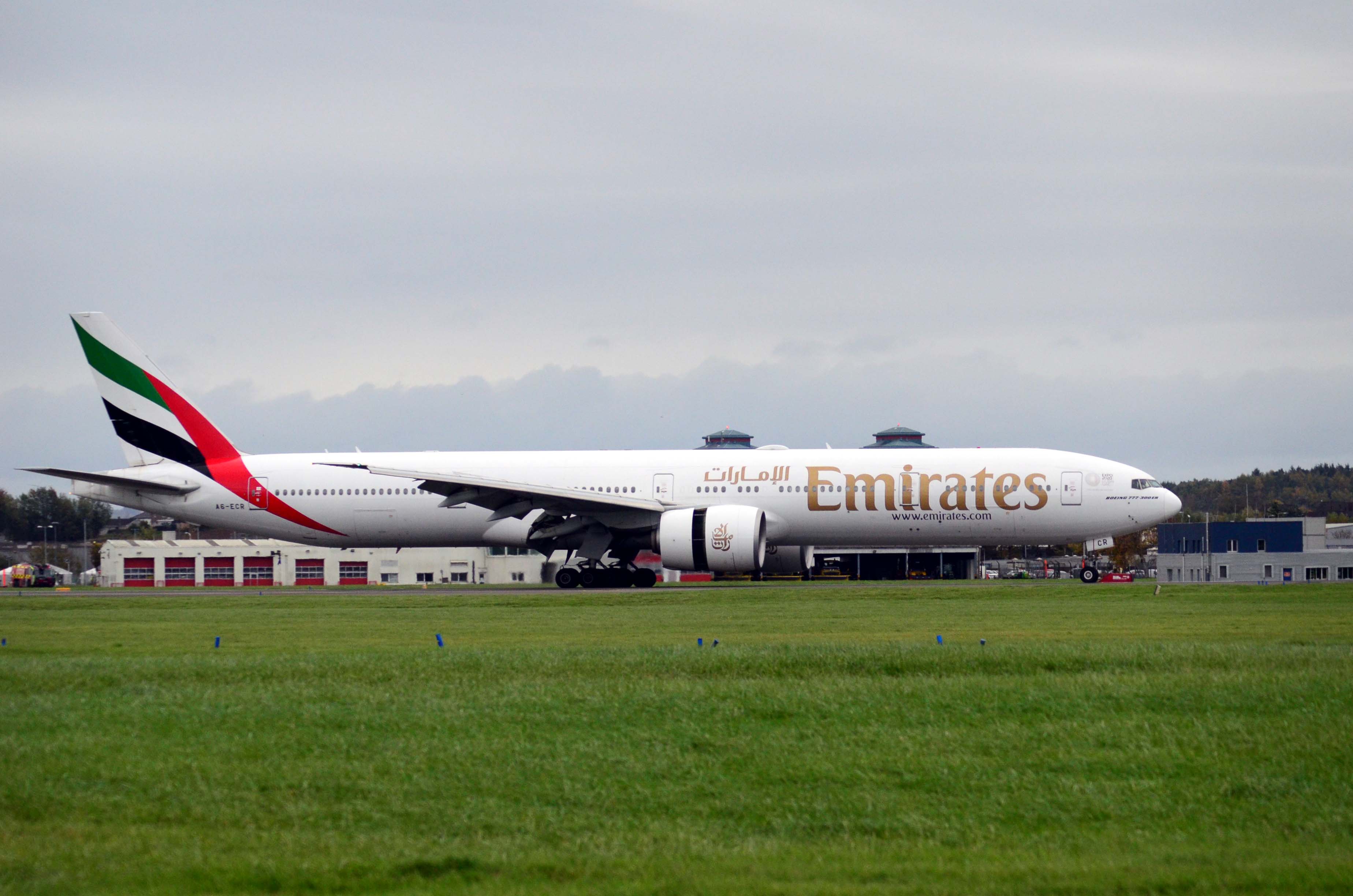 A6-ECR/A6ECR Emirates Airlines Boeing 777-31HER Photo by FlyDroo - AVSpotters.com