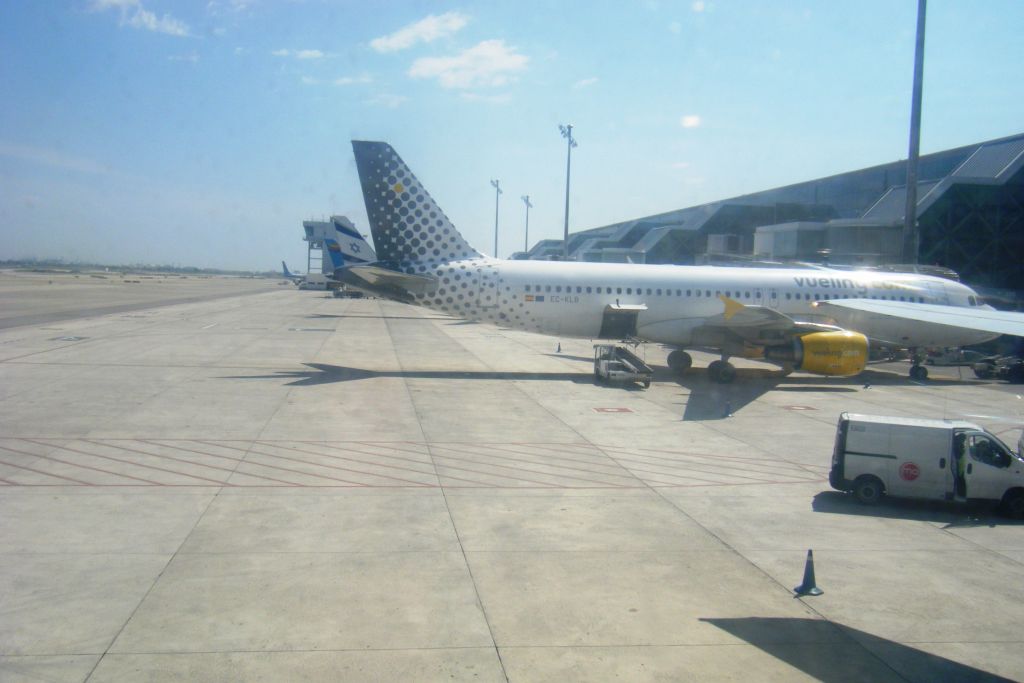 EC-KLB/ECKLB Vueling Airlines Airbus A320-214 Photo by RJflyer - AVSpotters.com