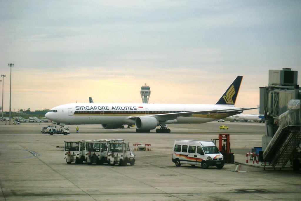 9V-SWF/9VSWF Singapore Airlines Boeing 777-312ER Photo by RJflyer - AVSpotters.com