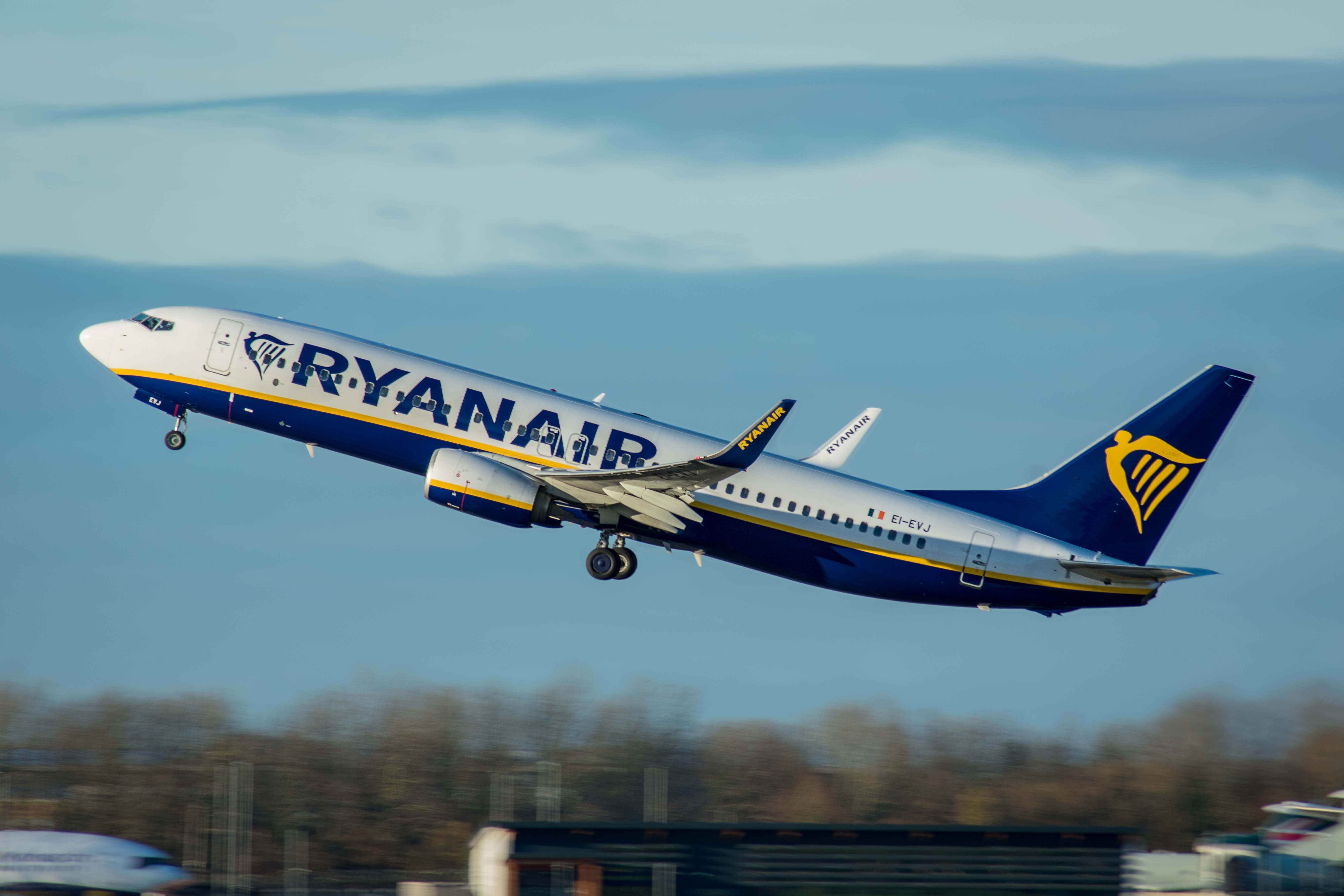 EI-EVJ/EIEVJ Ryanair Boeing 737 NG Airframe Information - AVSpotters.com