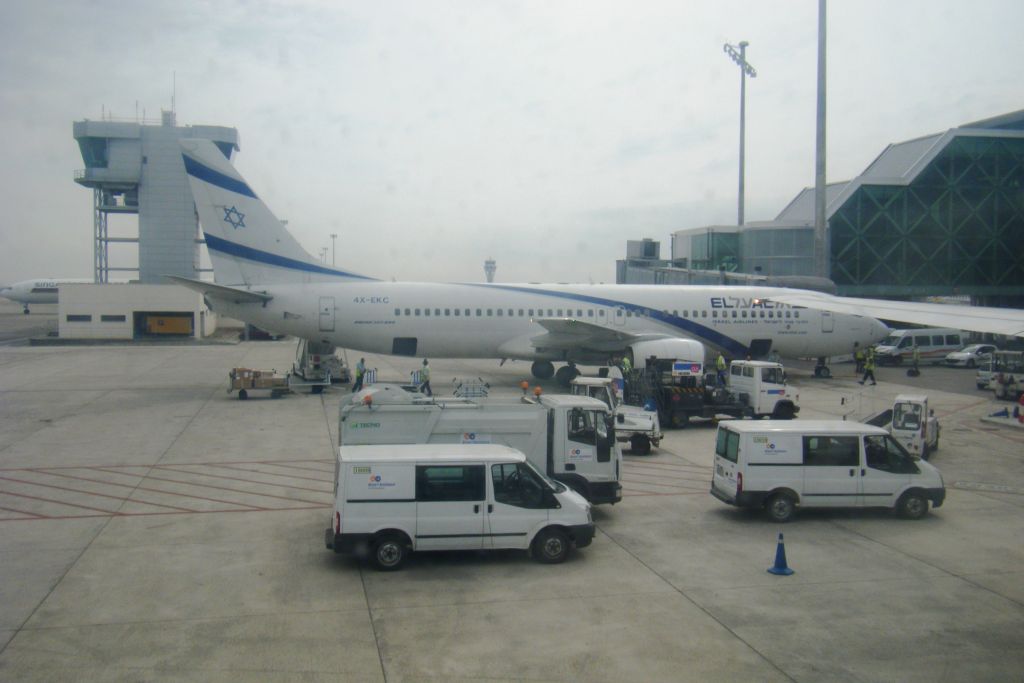 4X-EKC/4XEKC El Al Israel Airlines Boeing 737-858(WL) Photo by RJflyer - AVSpotters.com