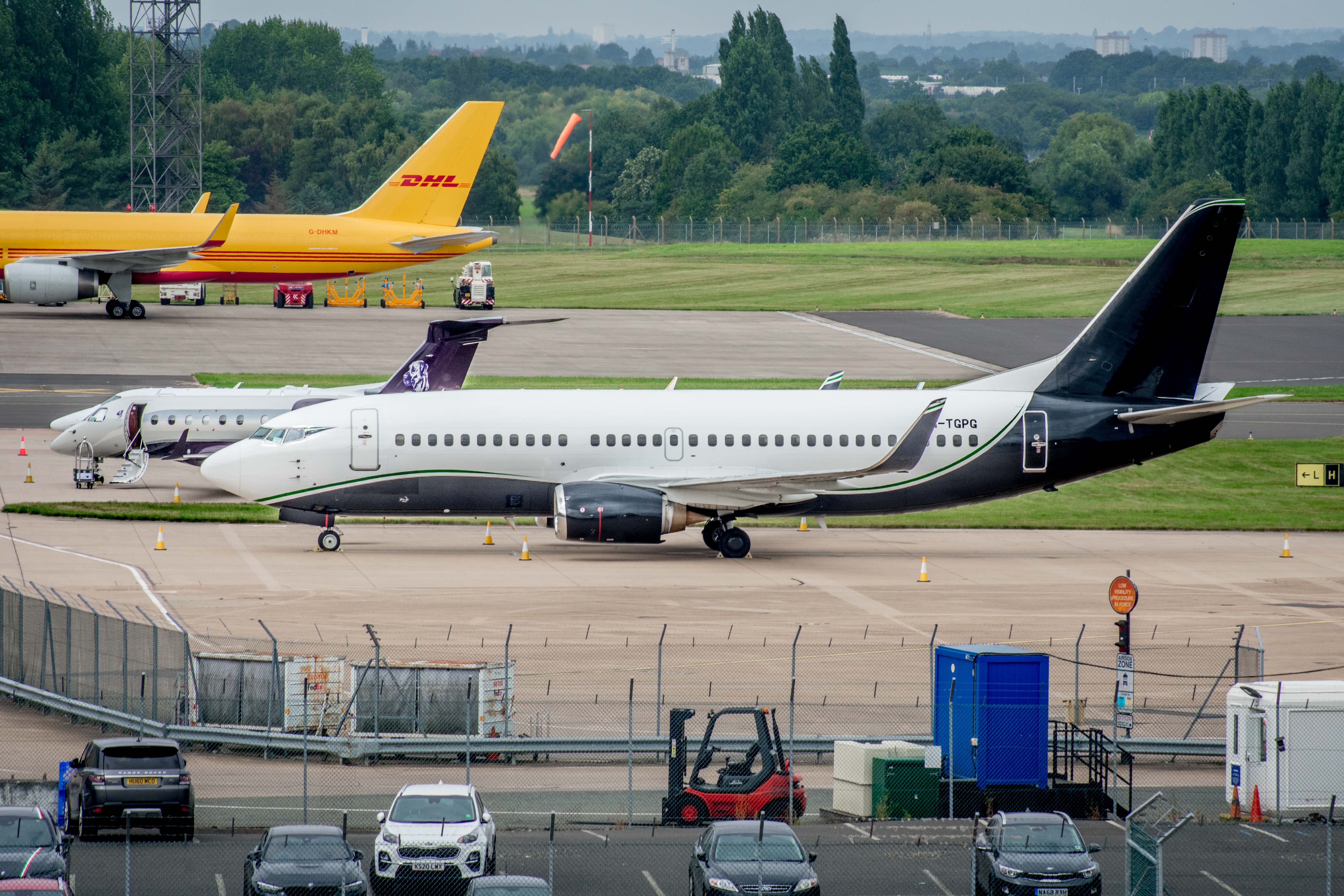 G-TGPG/GTGPG Corporate Boeing 737-3Y0(WL) Photo by AV8 Photos - AVSpotters.com