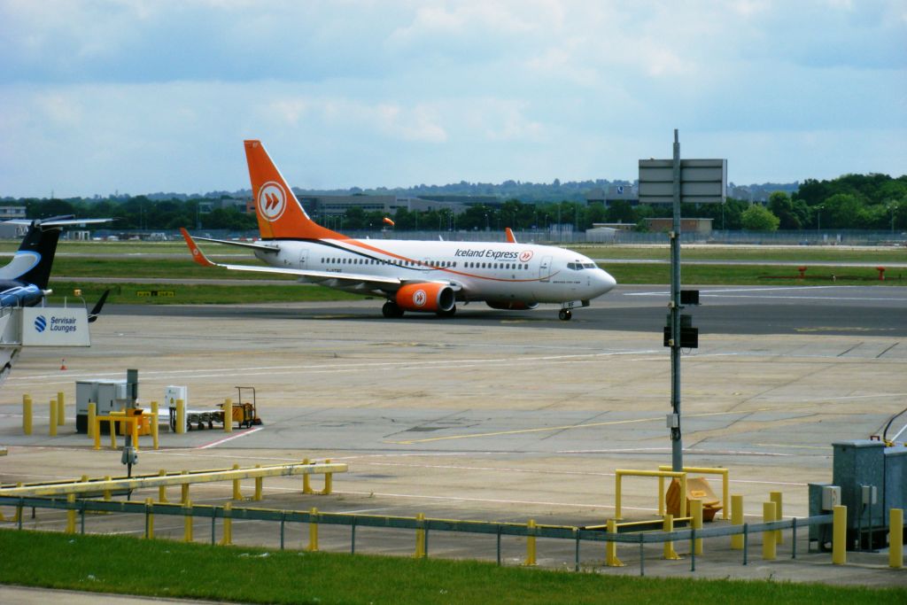 G-STRF/GSTRF Iceland Express Boeing 737-76N(WL) Photo by RJflyer - AVSpotters.com