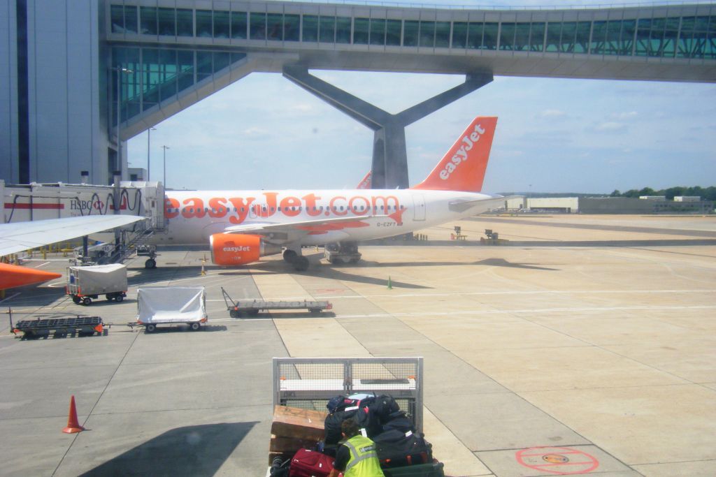 G-EZFT/GEZFT easyJet Airbus A319-111 Photo by RJflyer - AVSpotters.com