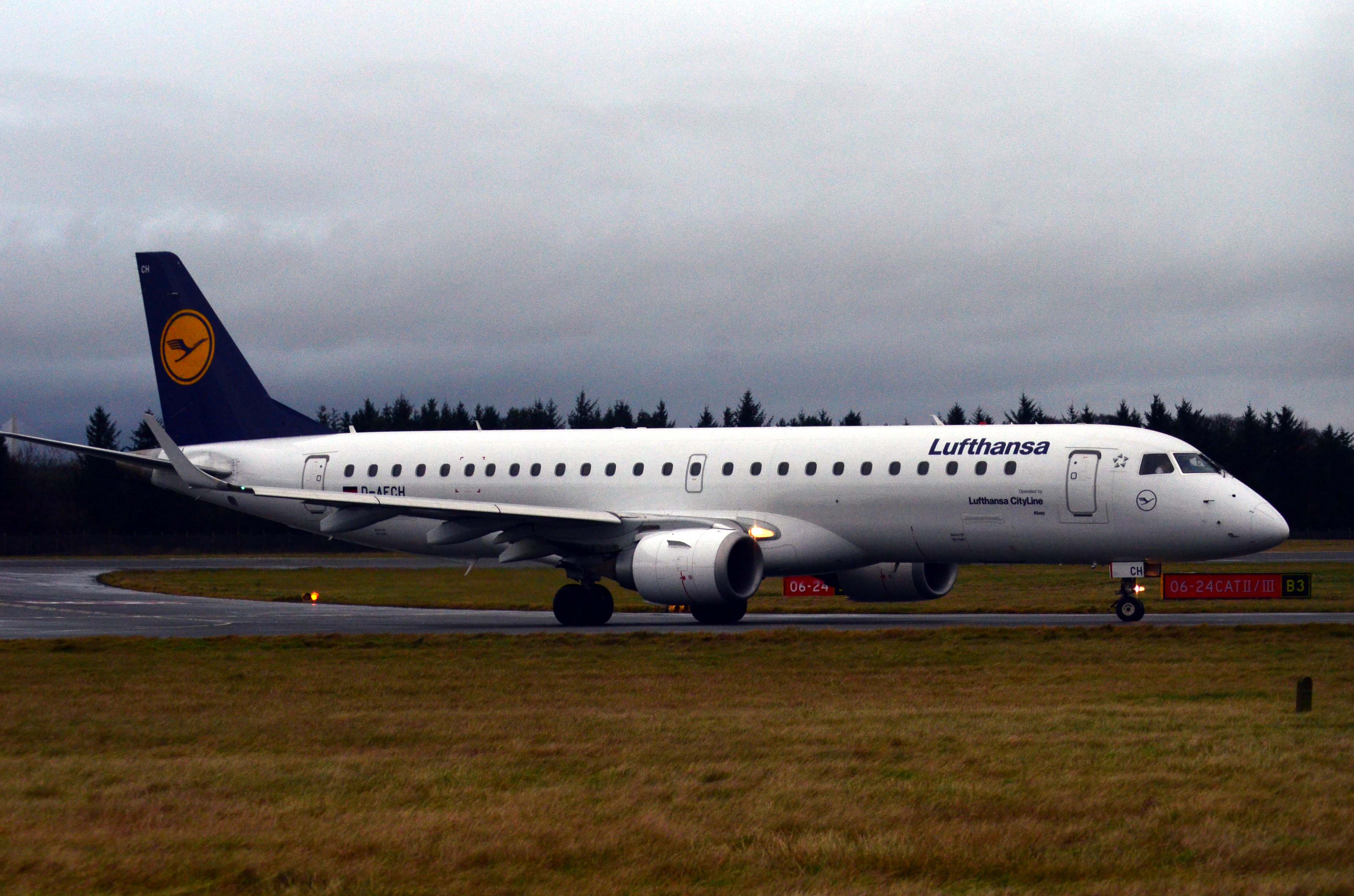 D-AECH/DAECH Lufthansa Cityline Embraer ERJ-190LR Photo by FlyDroo - AVSpotters.com